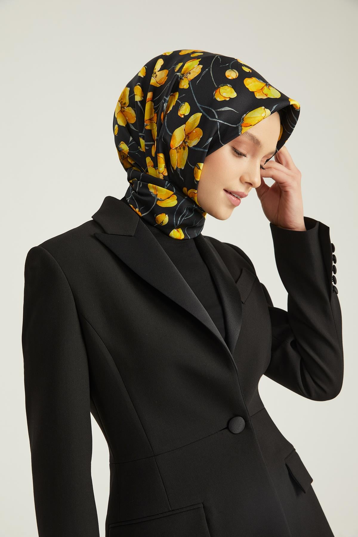 DESENLİ ÇİFT TARAFLI TWILL İPEK EŞARP