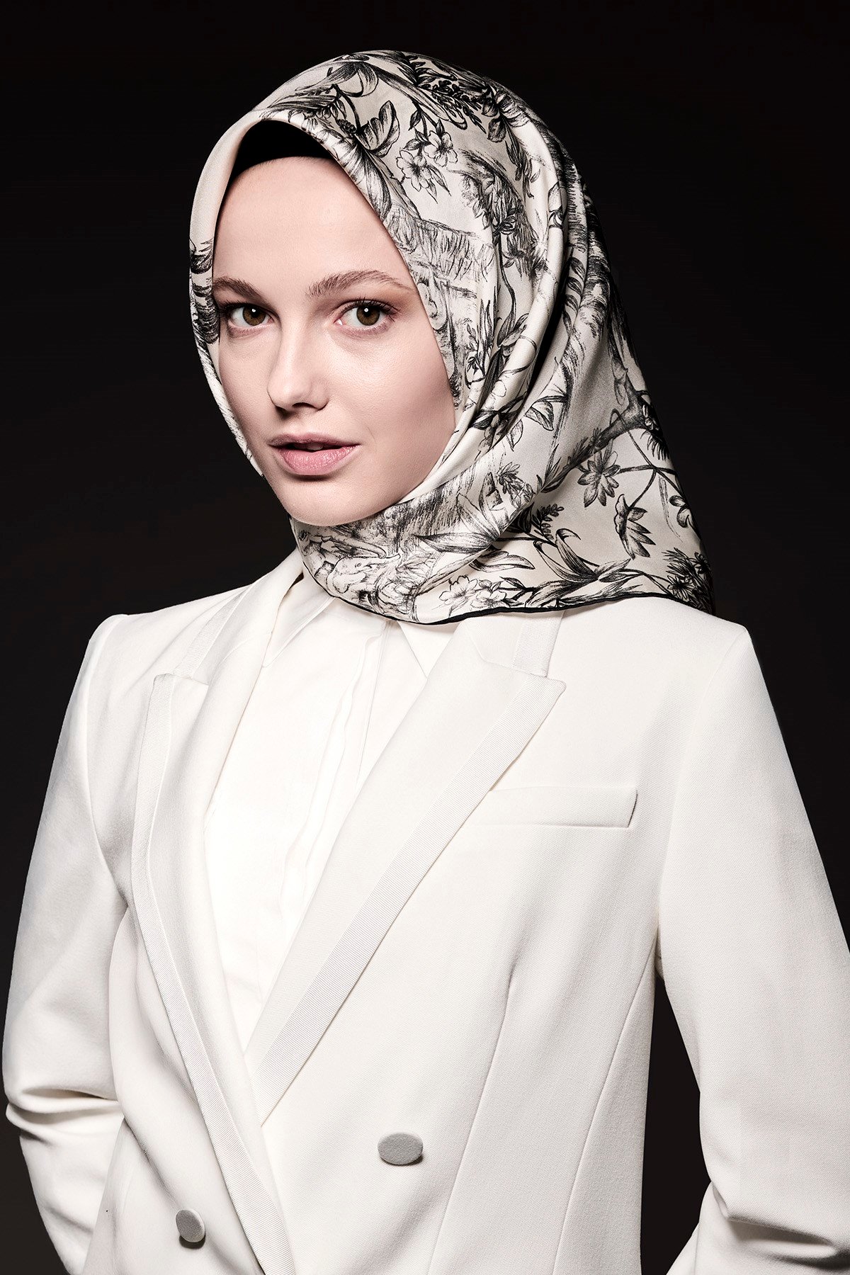 Eskiz Desenli Twill İpek Eşarp