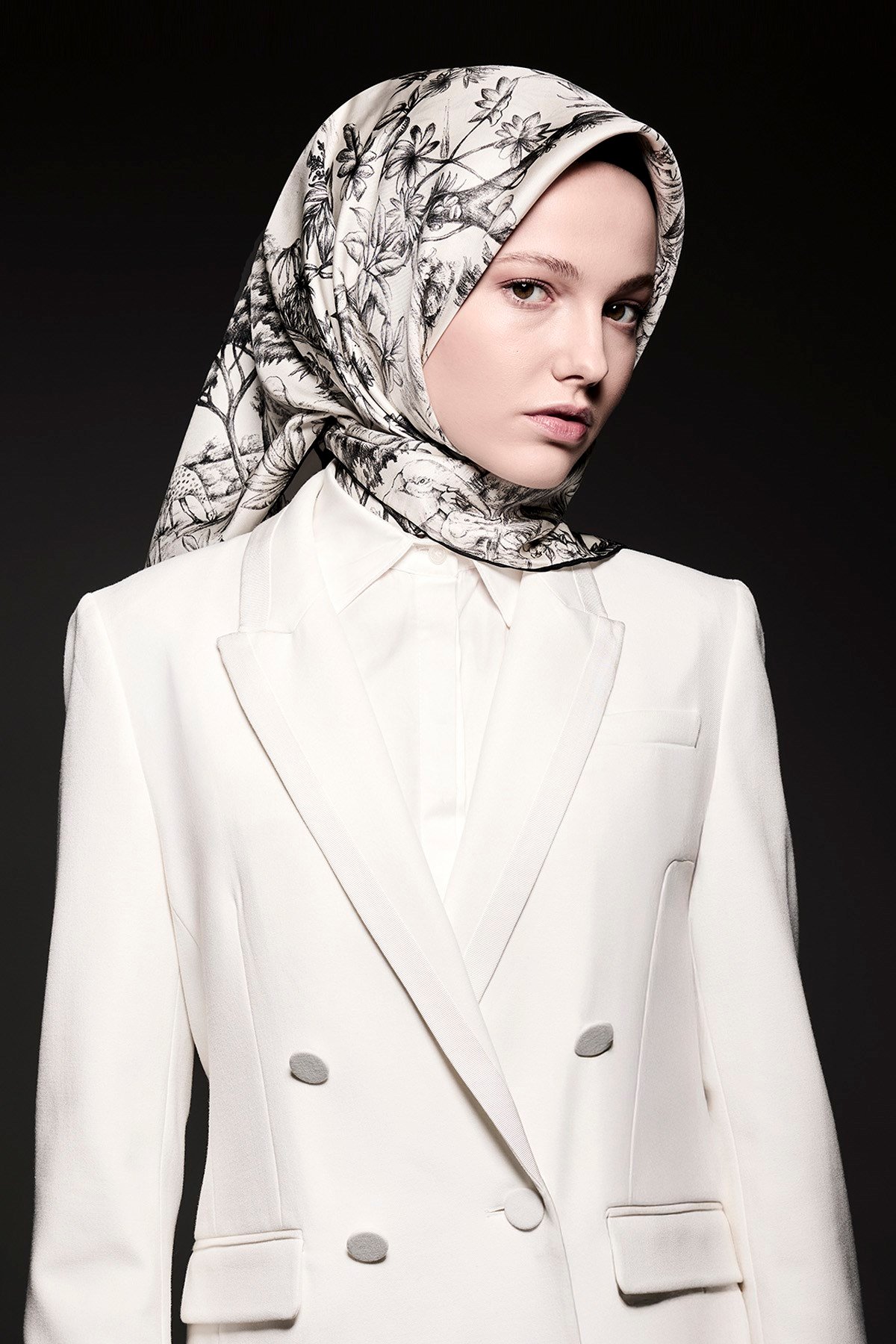 Eskiz Desenli Twill İpek Eşarp