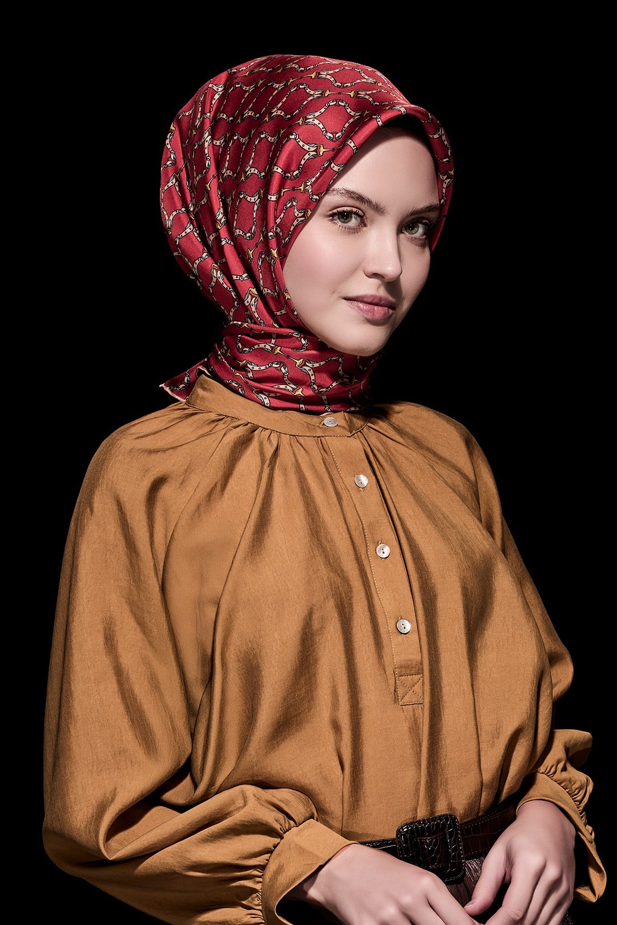 Kement Zincir Desenli Twill İpek Eşarp
