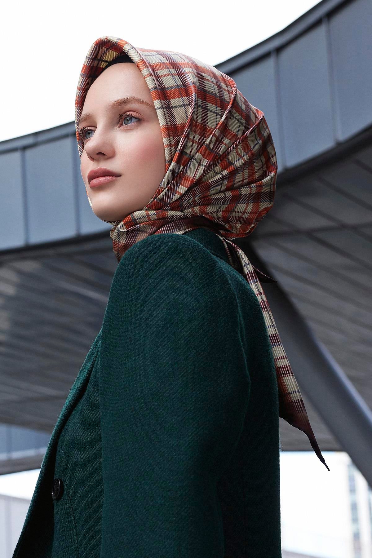 Mevsim Ekose Desenli Twill İpek Eşarp