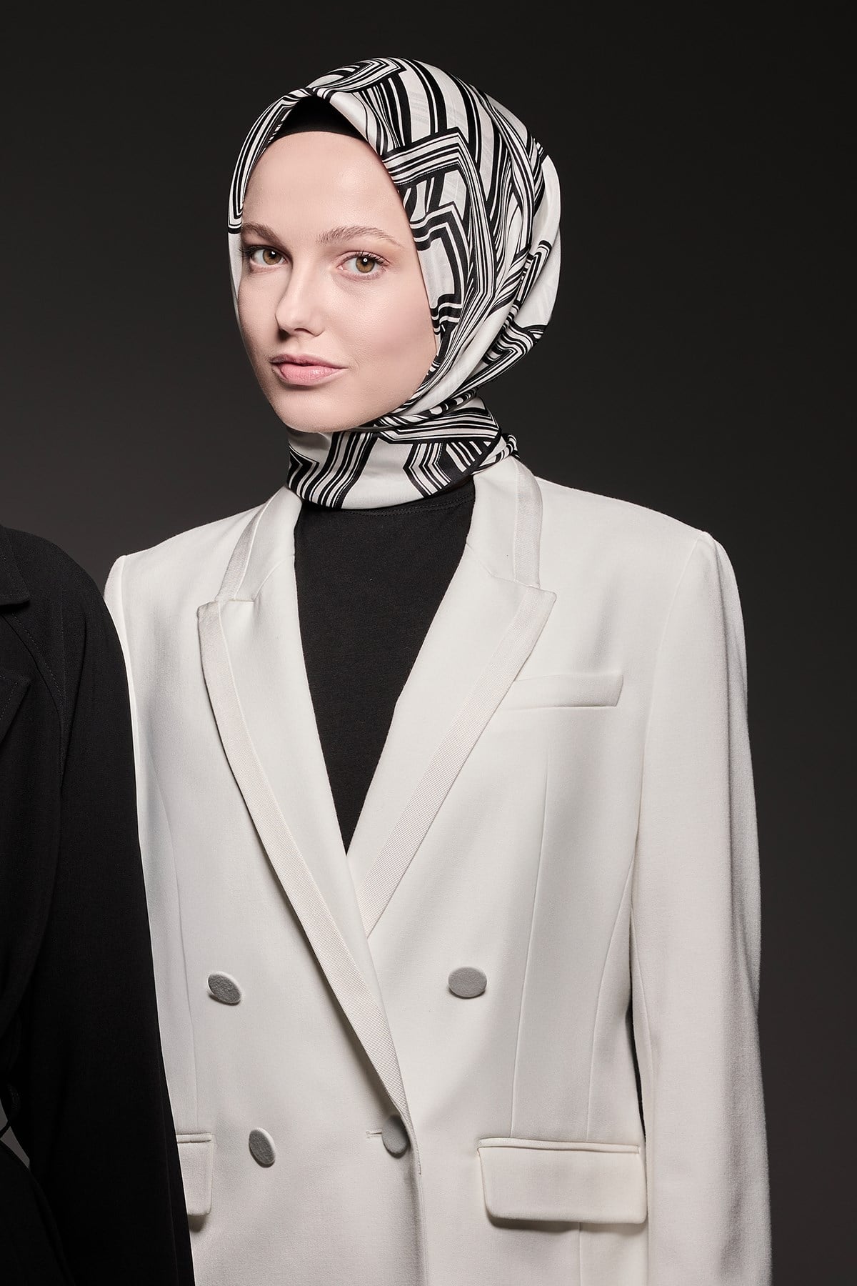 Modern Çizgi Desenli Twill İpek Eşarp