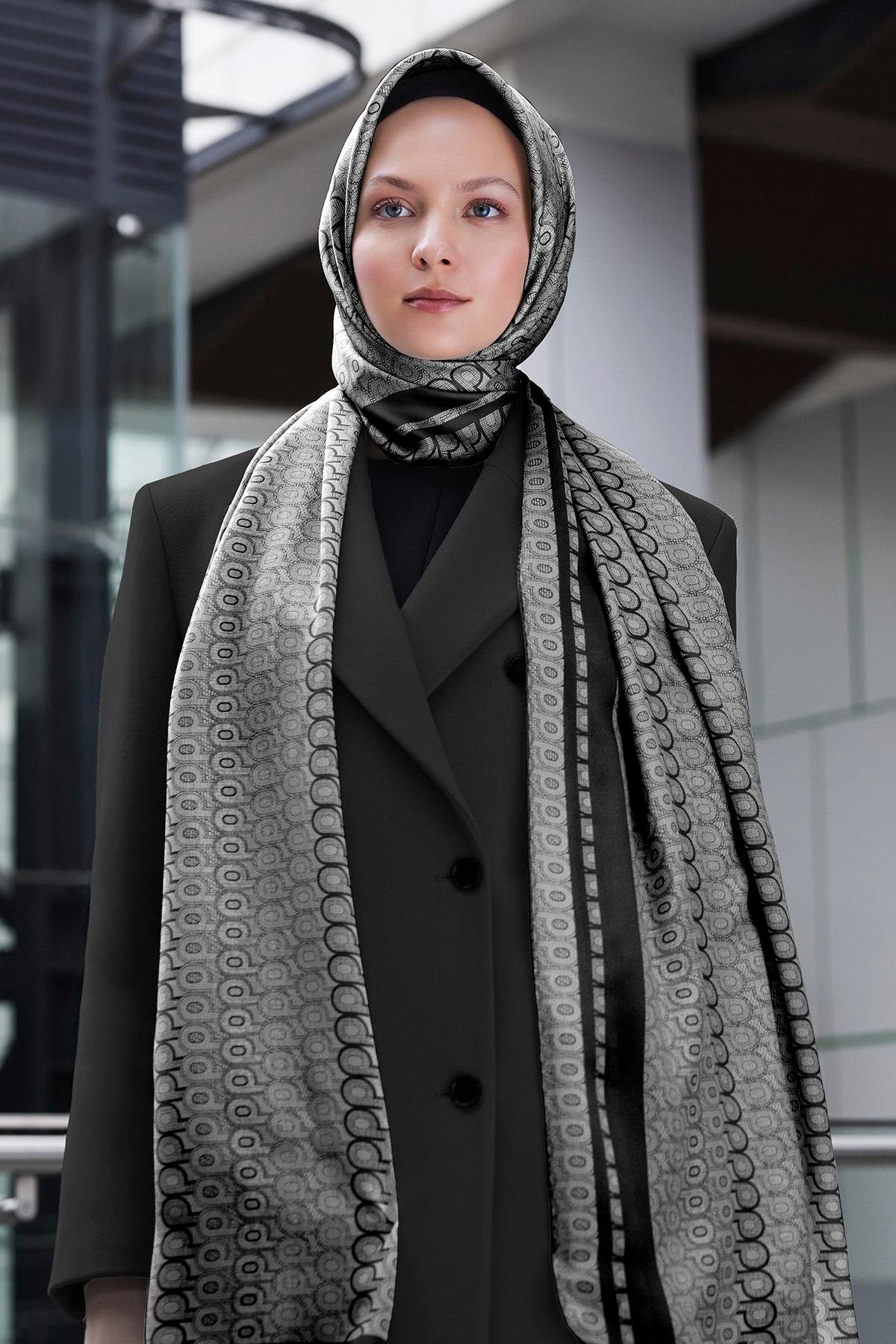 Monogram Desenli Krep İpek Şal