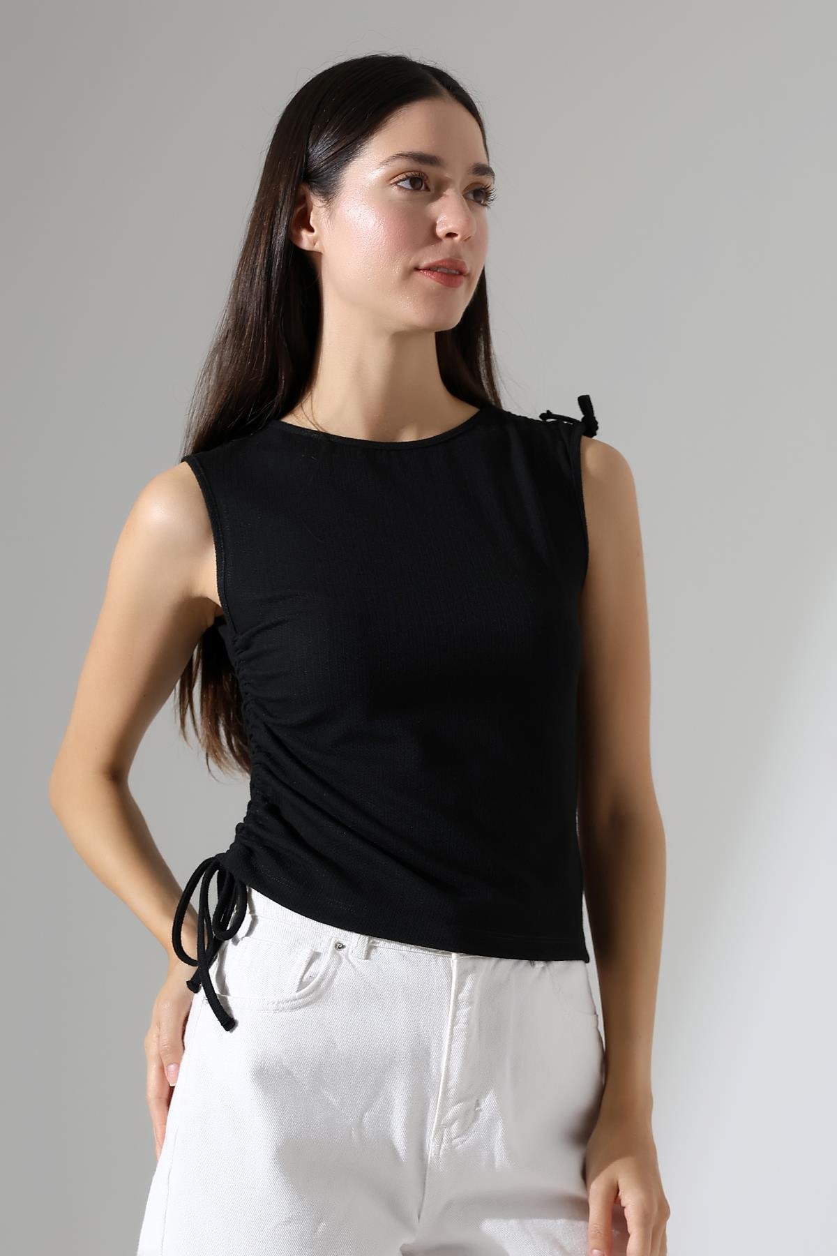 Bergen Omuz Ve Yandan Asimetrik Tünel Bağcıklı Slim Fit Kolsuz Kadın Bluz & Top - Siyah