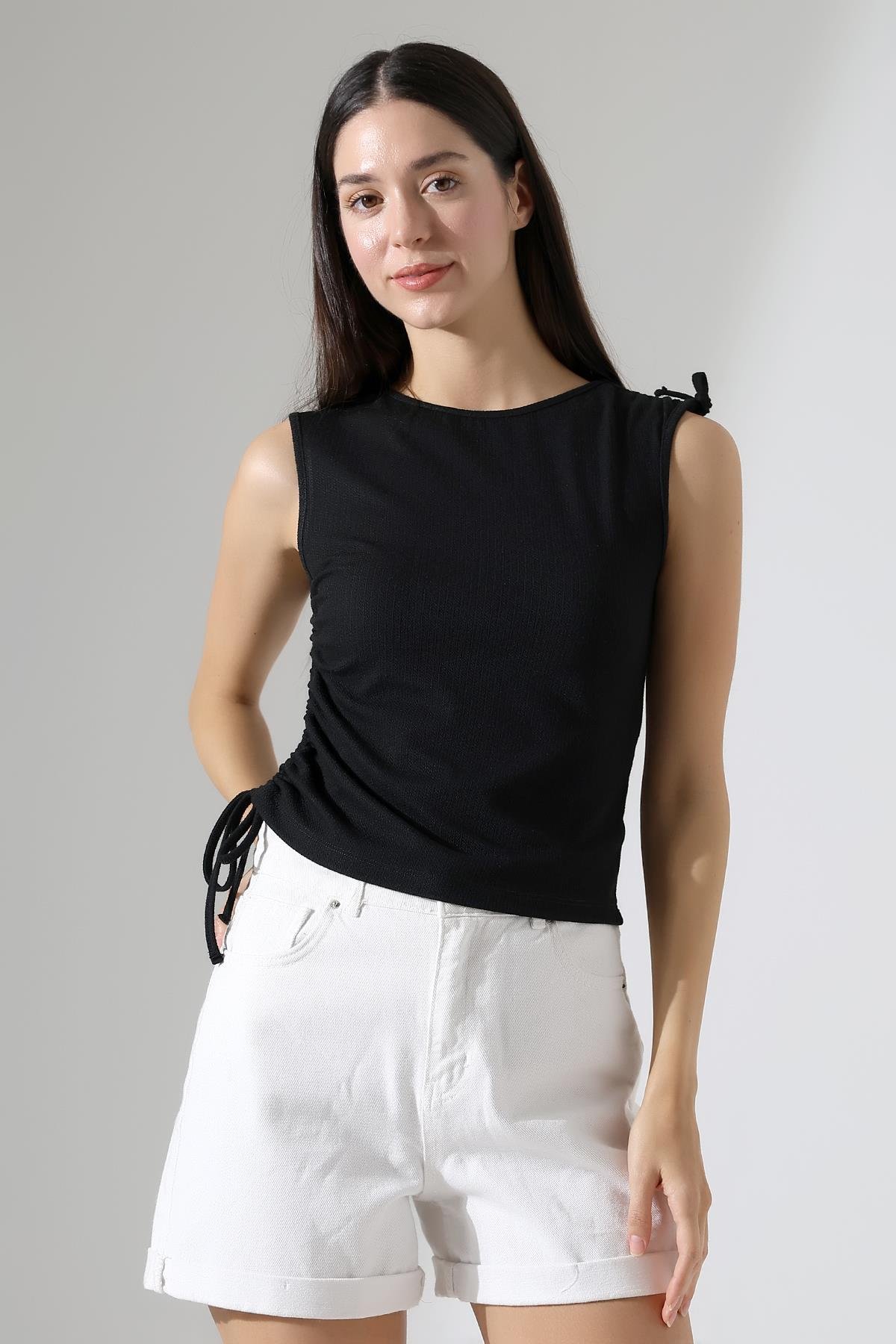 Bergen Omuz Ve Yandan Asimetrik Tünel Bağcıklı Slim Fit Kolsuz Kadın Bluz & Top - Siyah