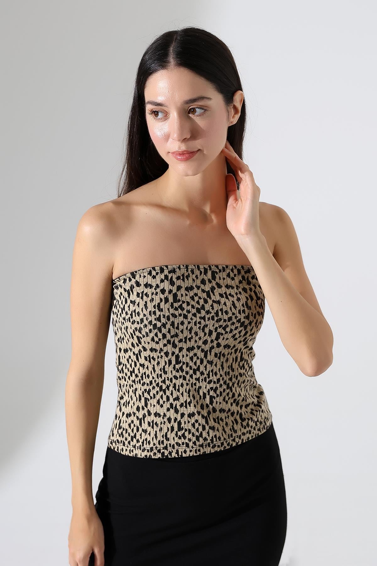 Horten Yumuşak Dokulu Leopar Jakarlı Slim Fit Straplez Kadın Bluz & Top - Bej