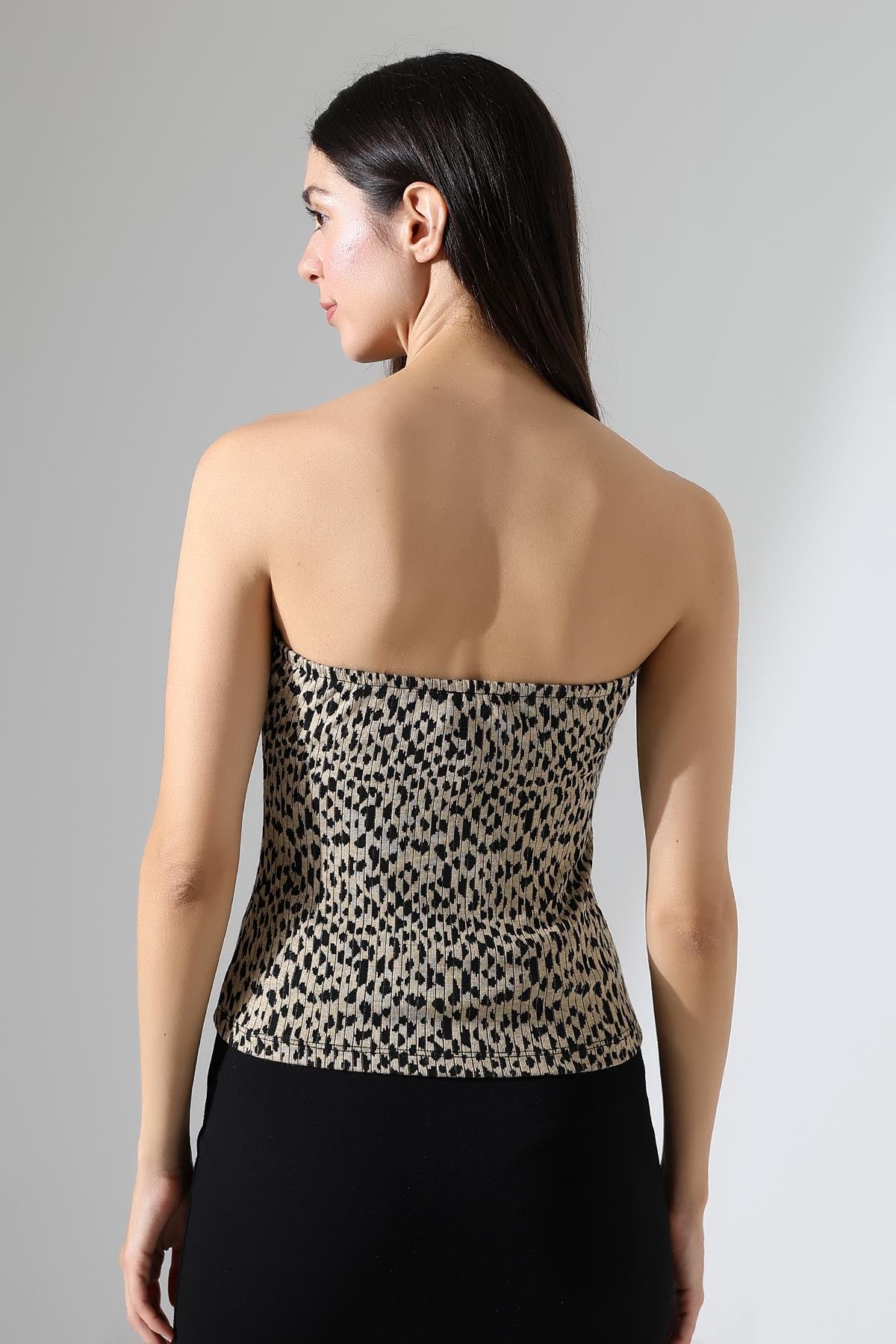 Horten Yumuşak Dokulu Leopar Jakarlı Slim Fit Straplez Kadın Bluz & Top - Bej