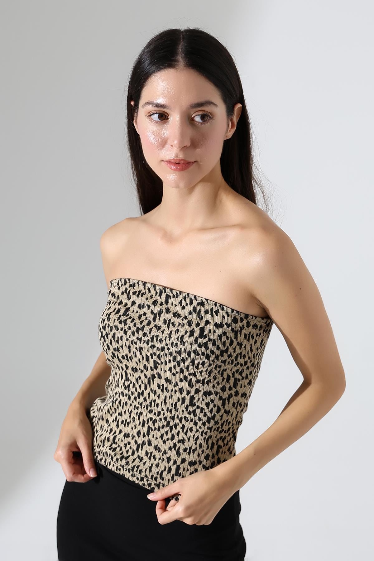 Horten Yumuşak Dokulu Leopar Jakarlı Slim Fit Straplez Kadın Bluz & Top - Bej