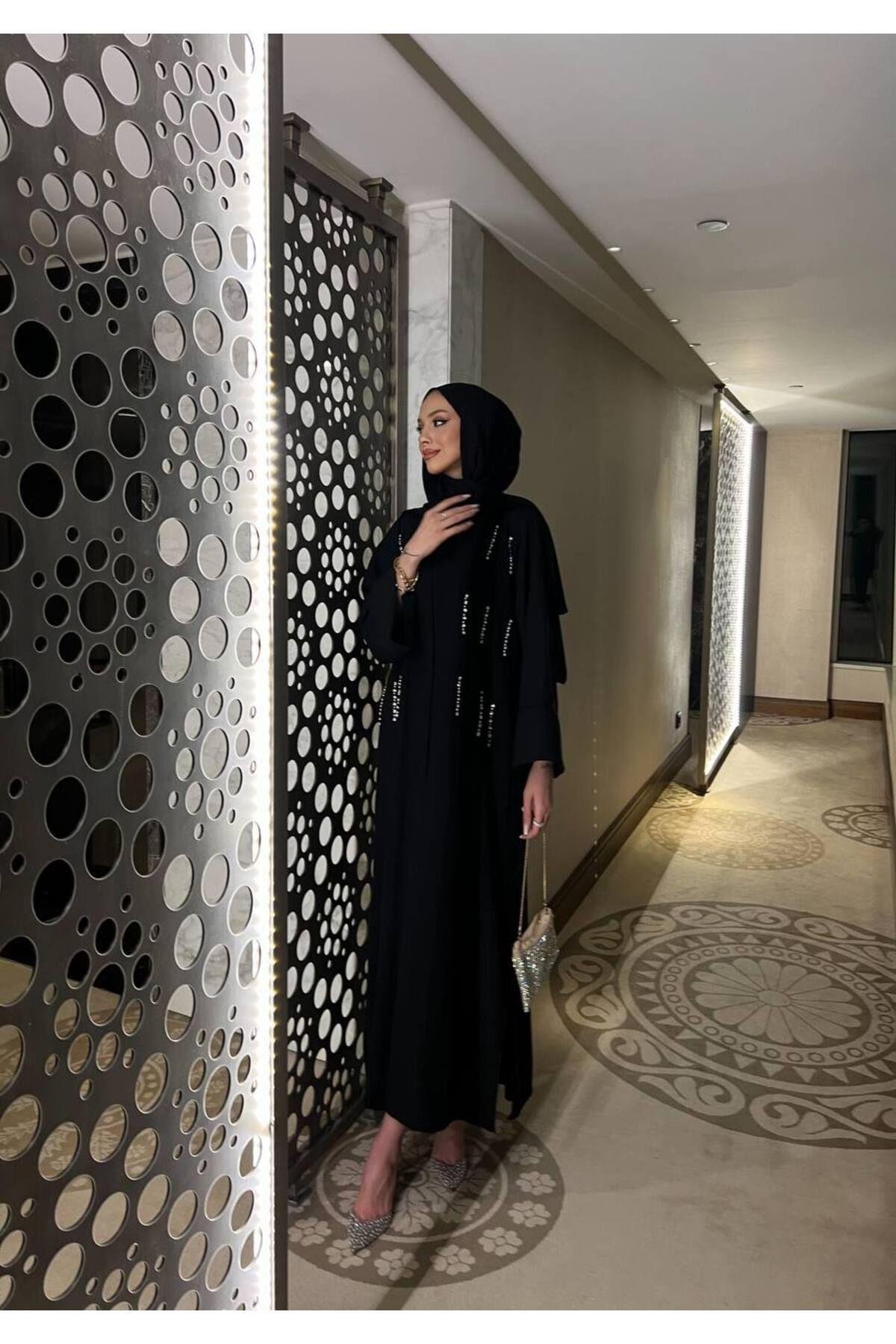 Şık Taş Detaylı Tesettür Abaya Takımı