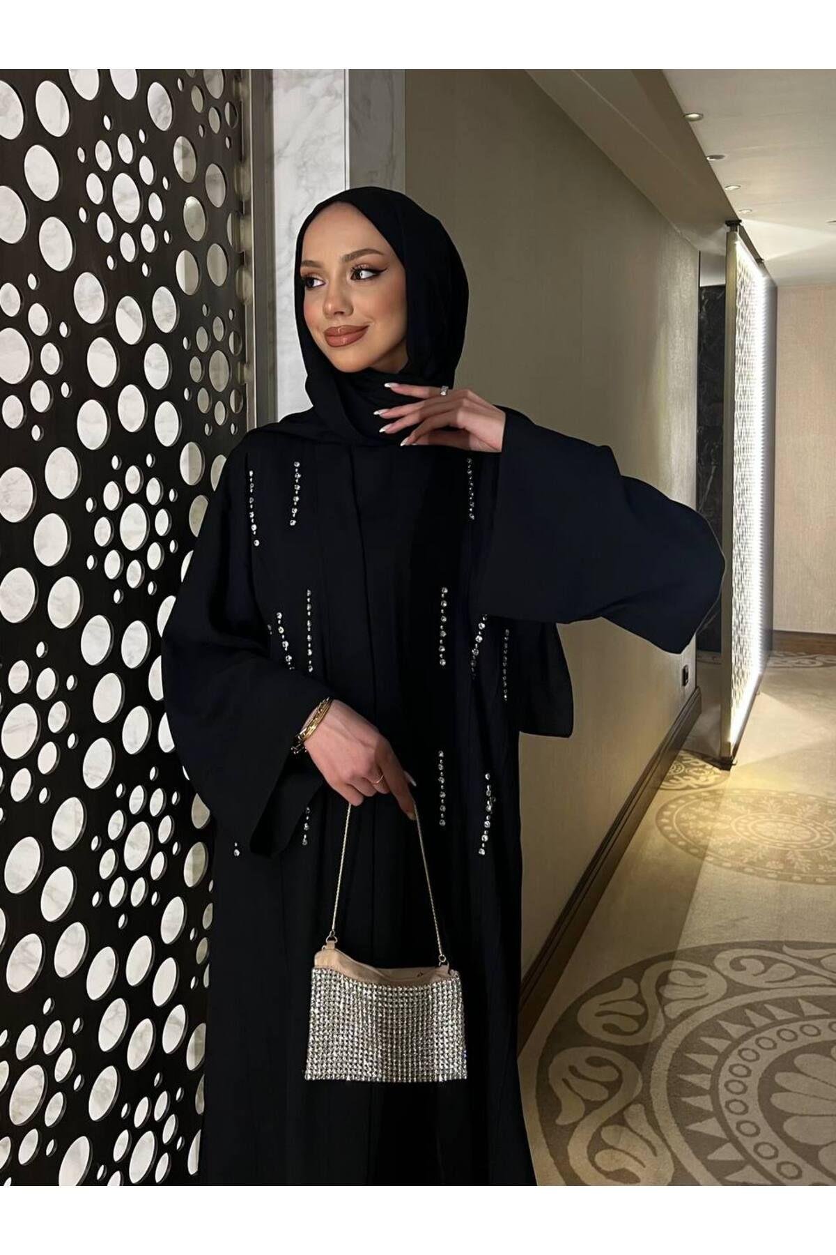 Şık Taş Detaylı Tesettür Abaya Takımı
