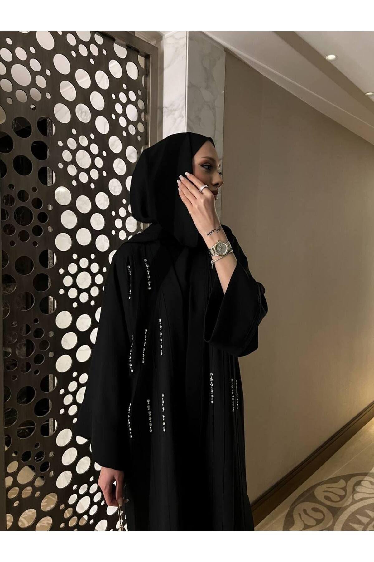 Şık Taş Detaylı Tesettür Abaya Takımı