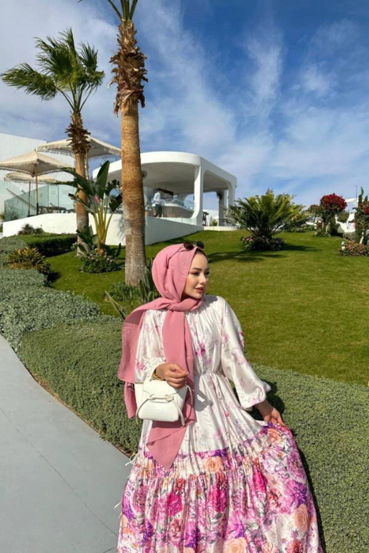 Zarif Çiçek Desenli Uzun Elbise