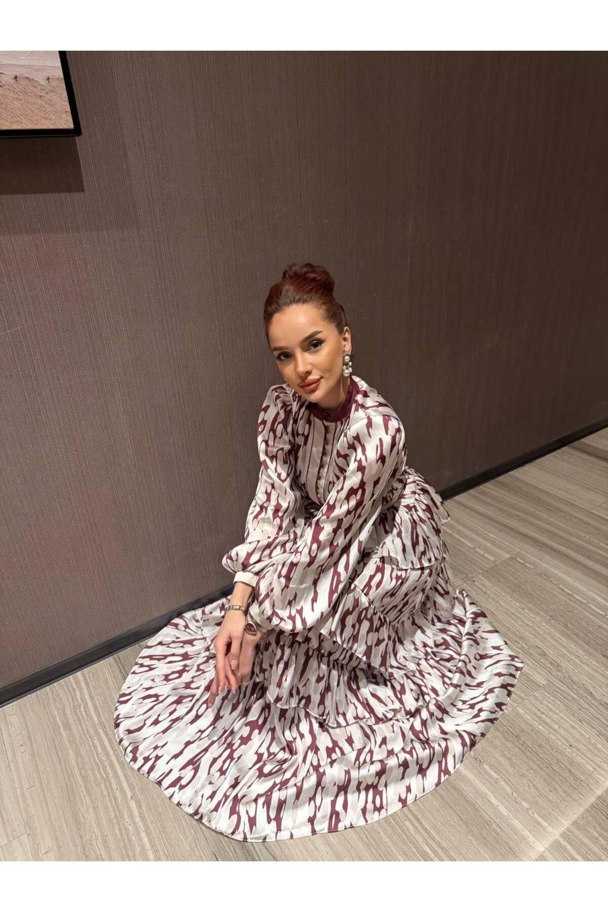 Zarif Fırfırlı Desenli Tesettür Elbise