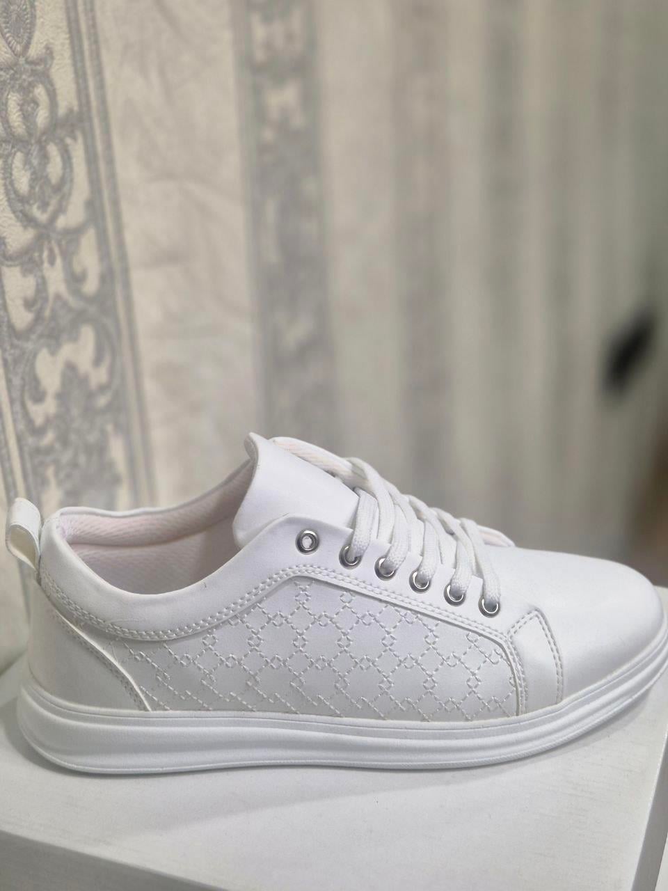 Beyaz Basic Sneaker