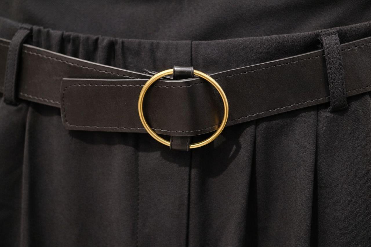 Minimal Kemer Detaylı Kumaş Pantolon