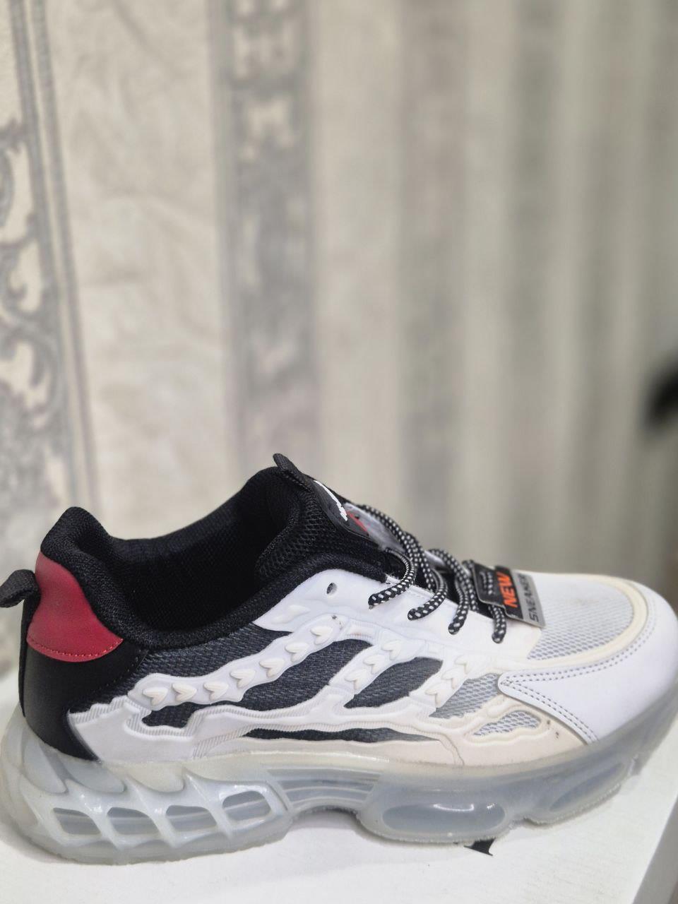 Şeffaf Taban Modern Sneaker