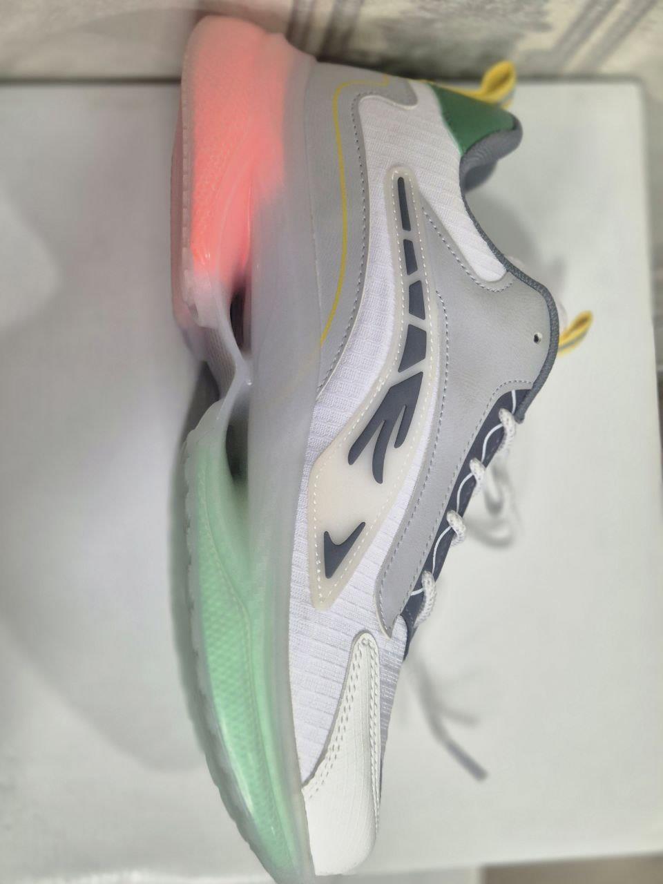 Şeffaf Taban Modern Sneaker