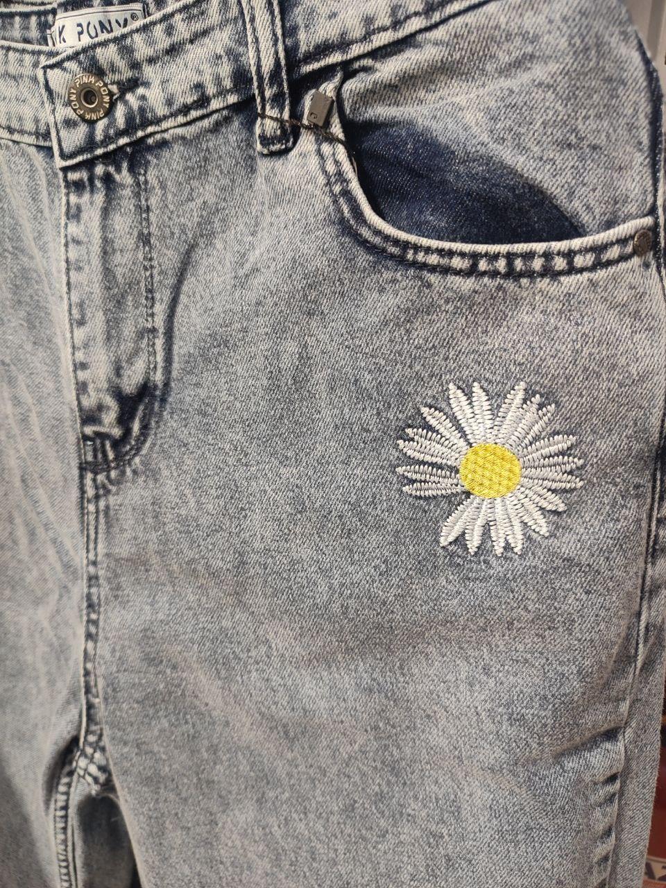 Yüksek Bel Açık Mavi Papatya Nakışlı Jean