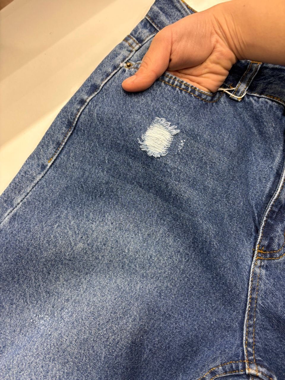 Yüksek Bel Yırtık Detaylı Mom Jean Pantolonn