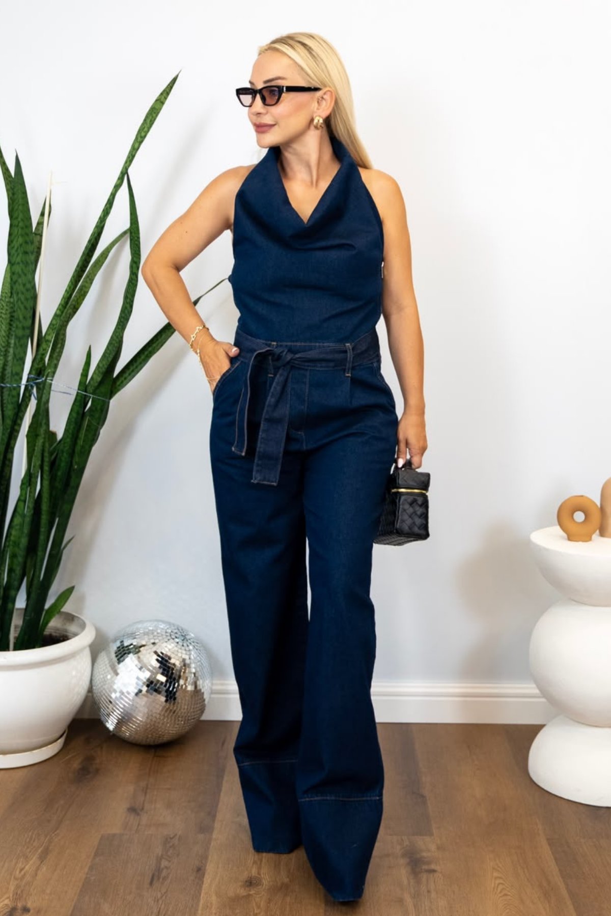 Denim Halter Yaka Kemerli Bol Paça Kadın Tulum - Lacivert