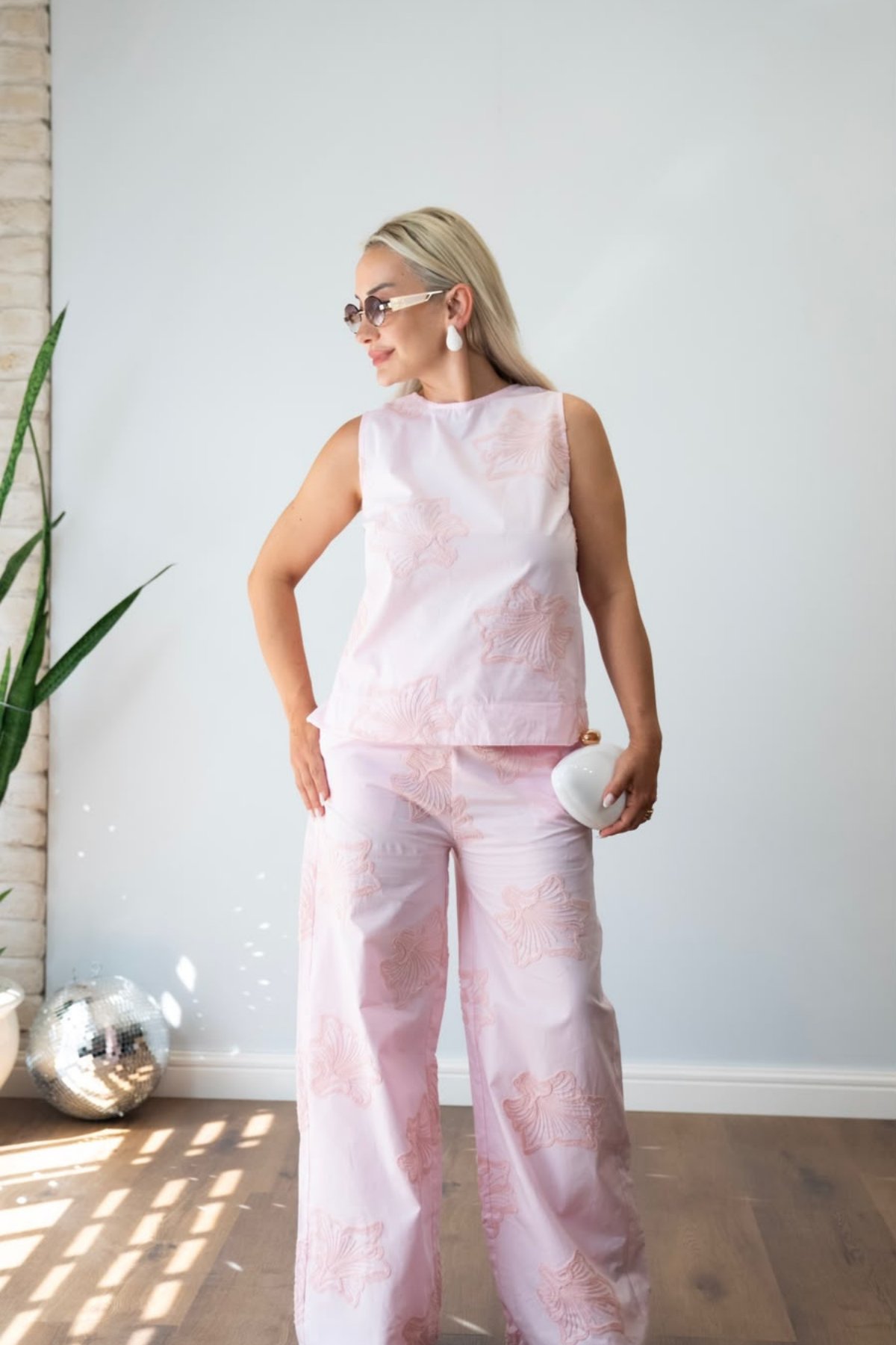 Kadın Pembe Nakış İşlemeli İkili Takım - Beli Lastikli Geniş Paça Pantolon Bluz Kombin