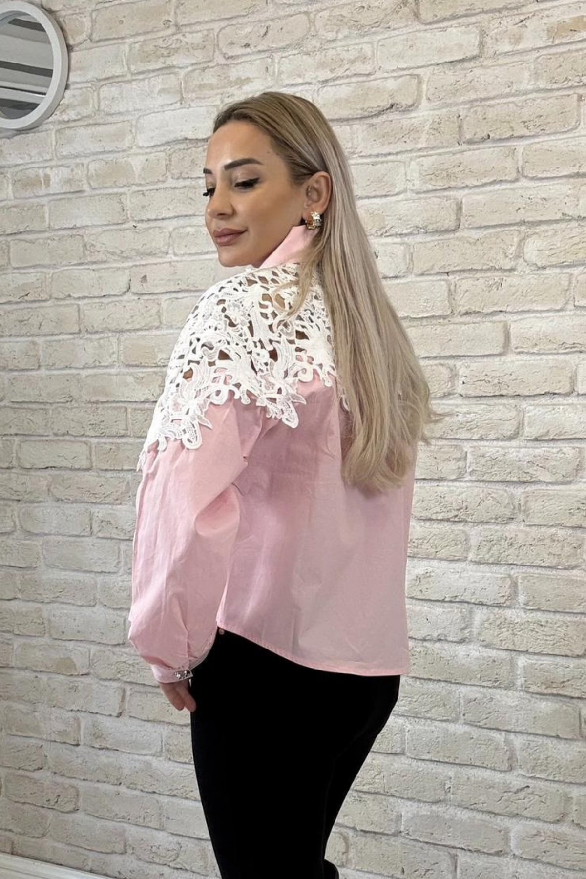 Penora Dantel Güpür Detaylı Taş Düğmeli İthal Kısa Pembe Gömlek