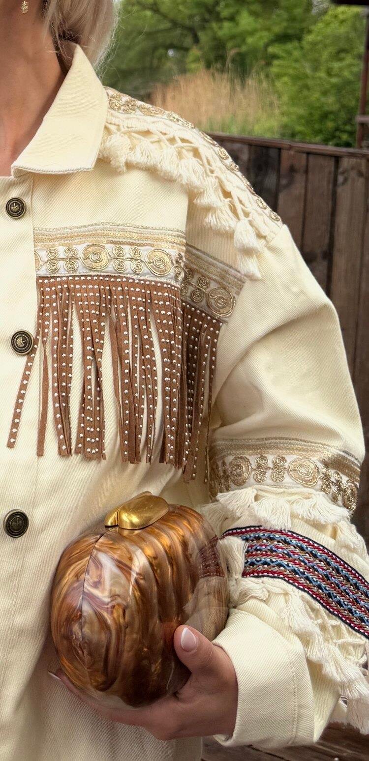 Püskül ve İşleme Detaylı Kadın Krem Ceket