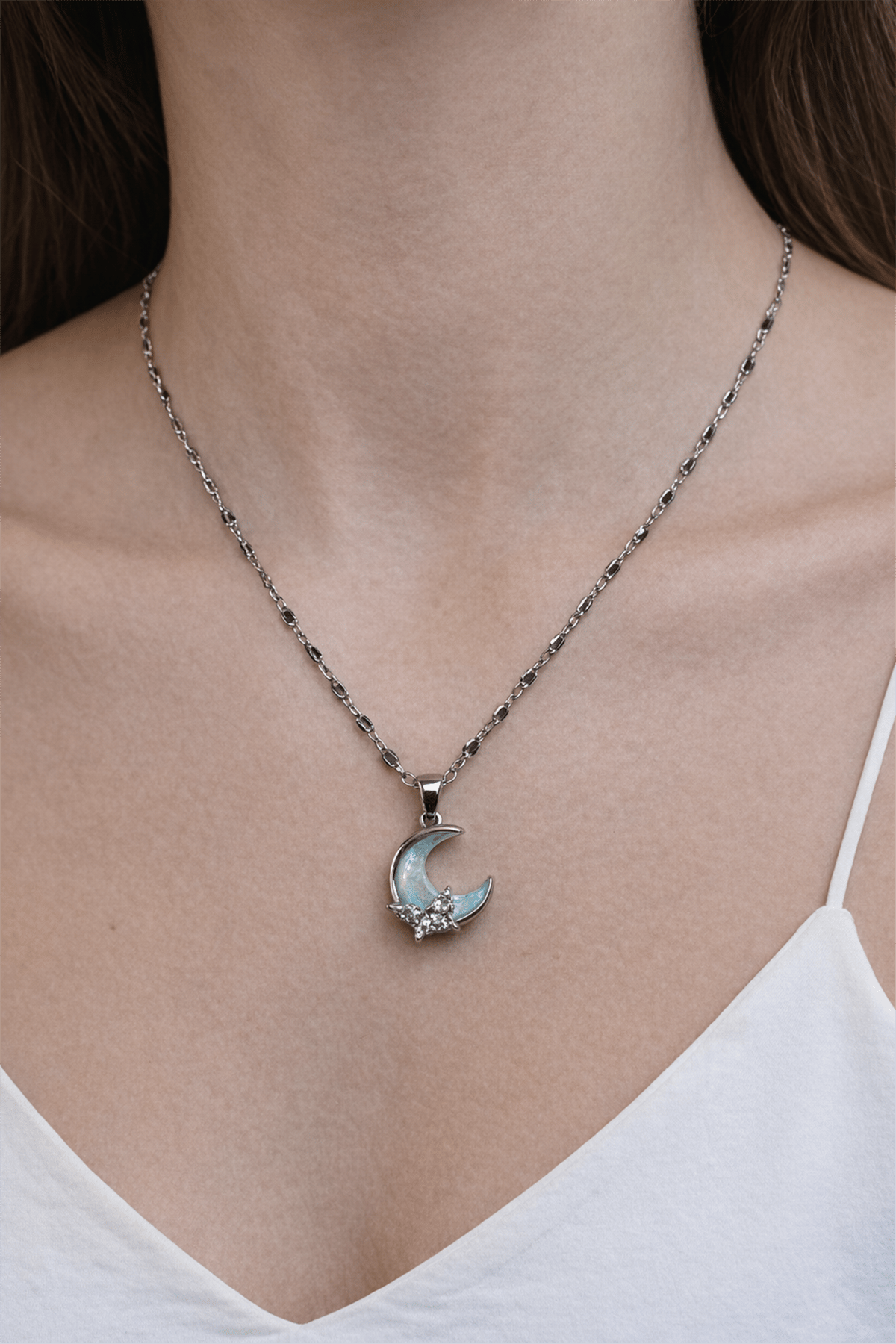 Çelikgold Acık Yeşil Ay Model Kelebek Figürlü Şans Kolye 