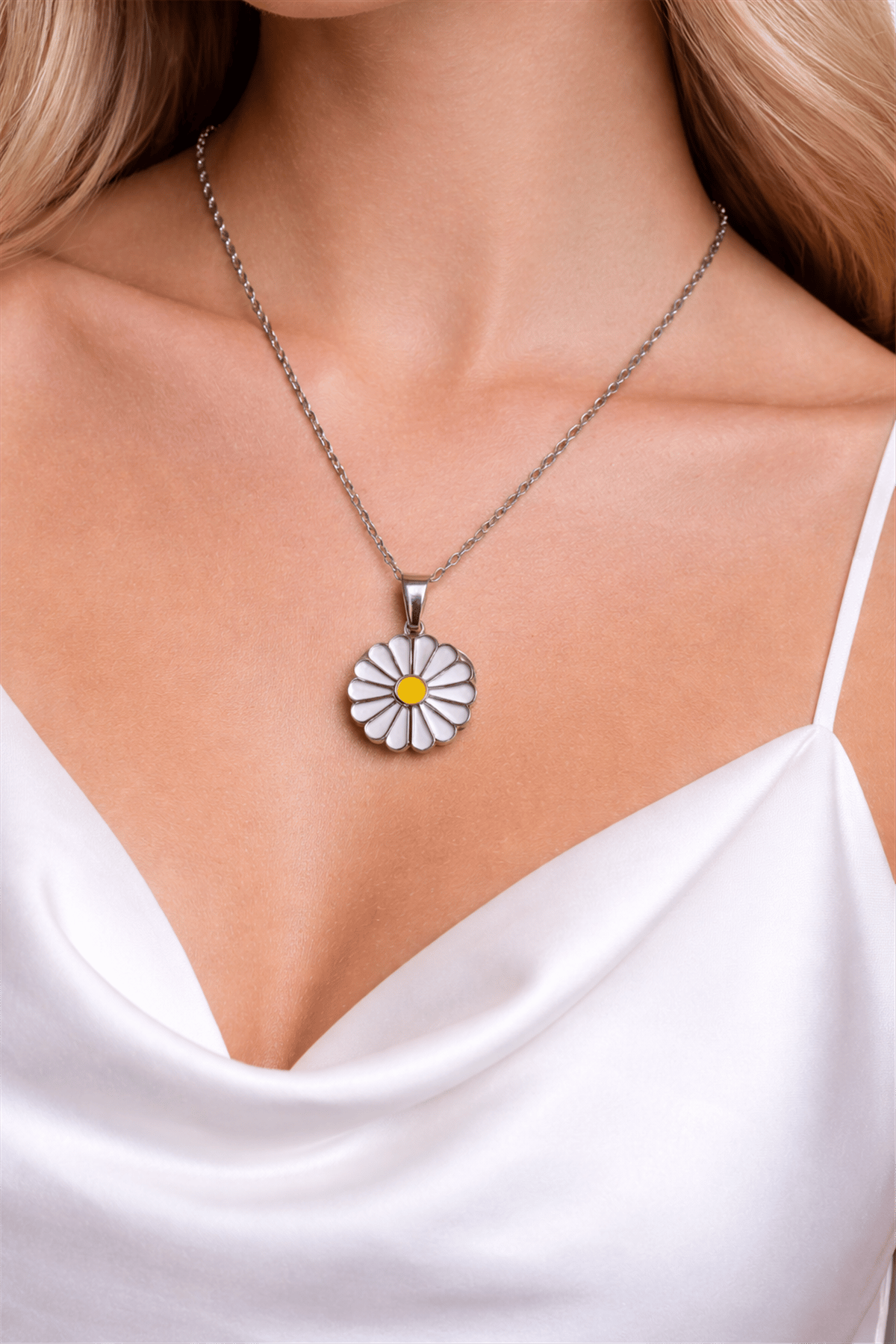 Çelikgold Papatya Model Kolye 