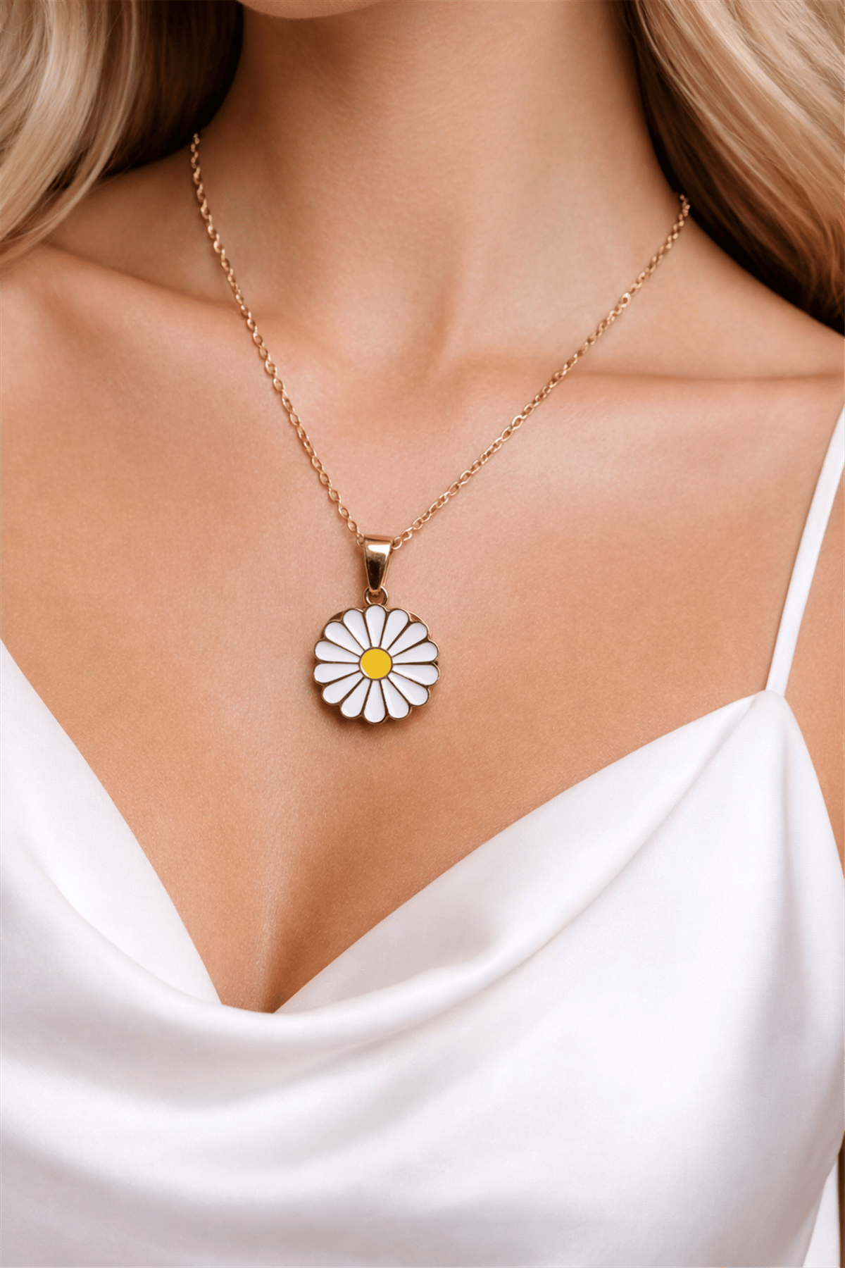 Çelikgold Papatya Model Kolye 