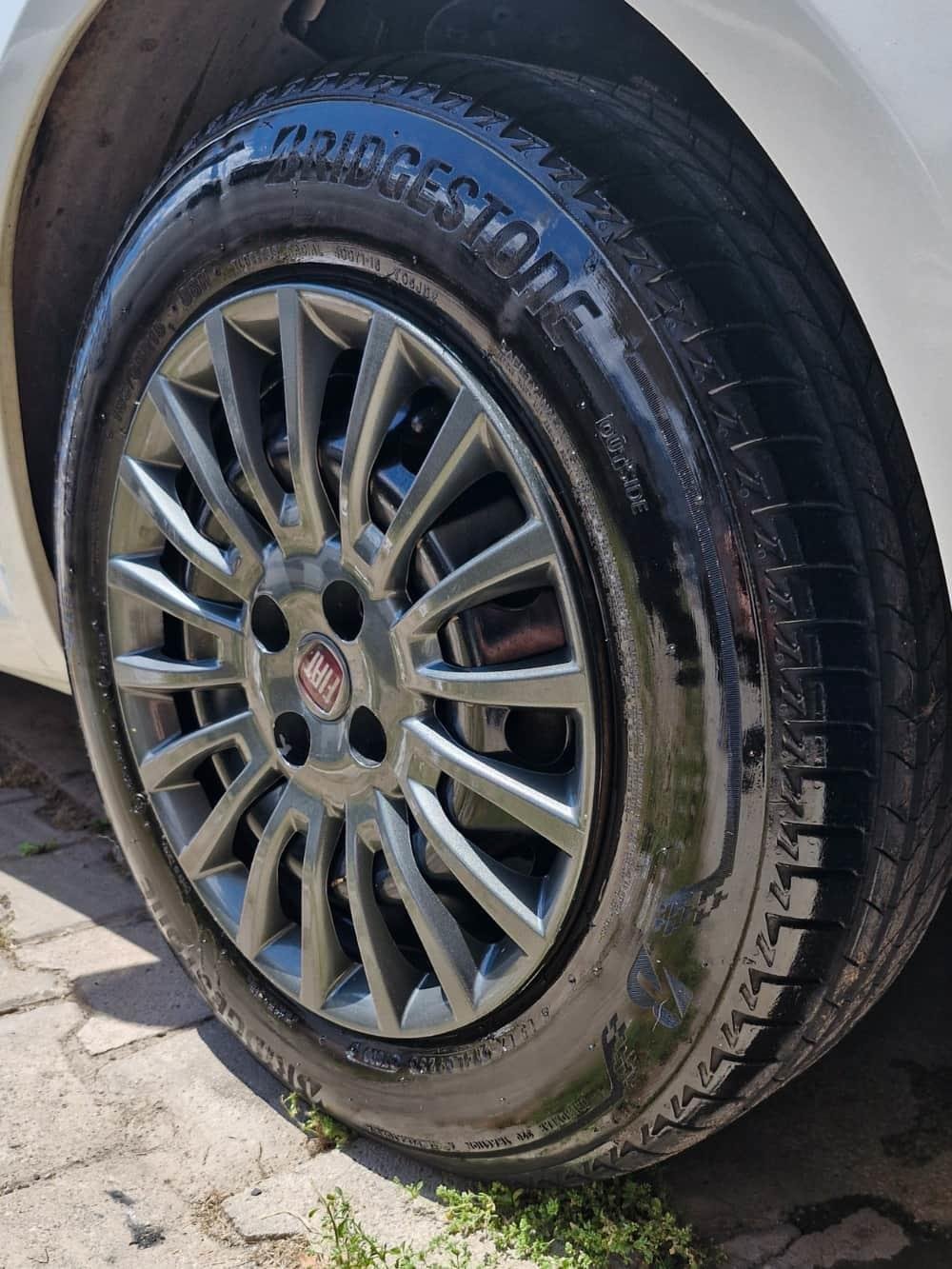 araba lastik parlatma