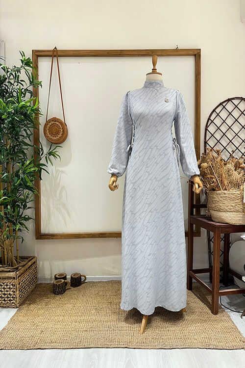 BROŞLU YANDAN BAĞLAMALI ABİYE Gri