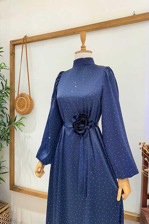 TAŞLI ÇİÇEK BROŞLU ABİYE Laci