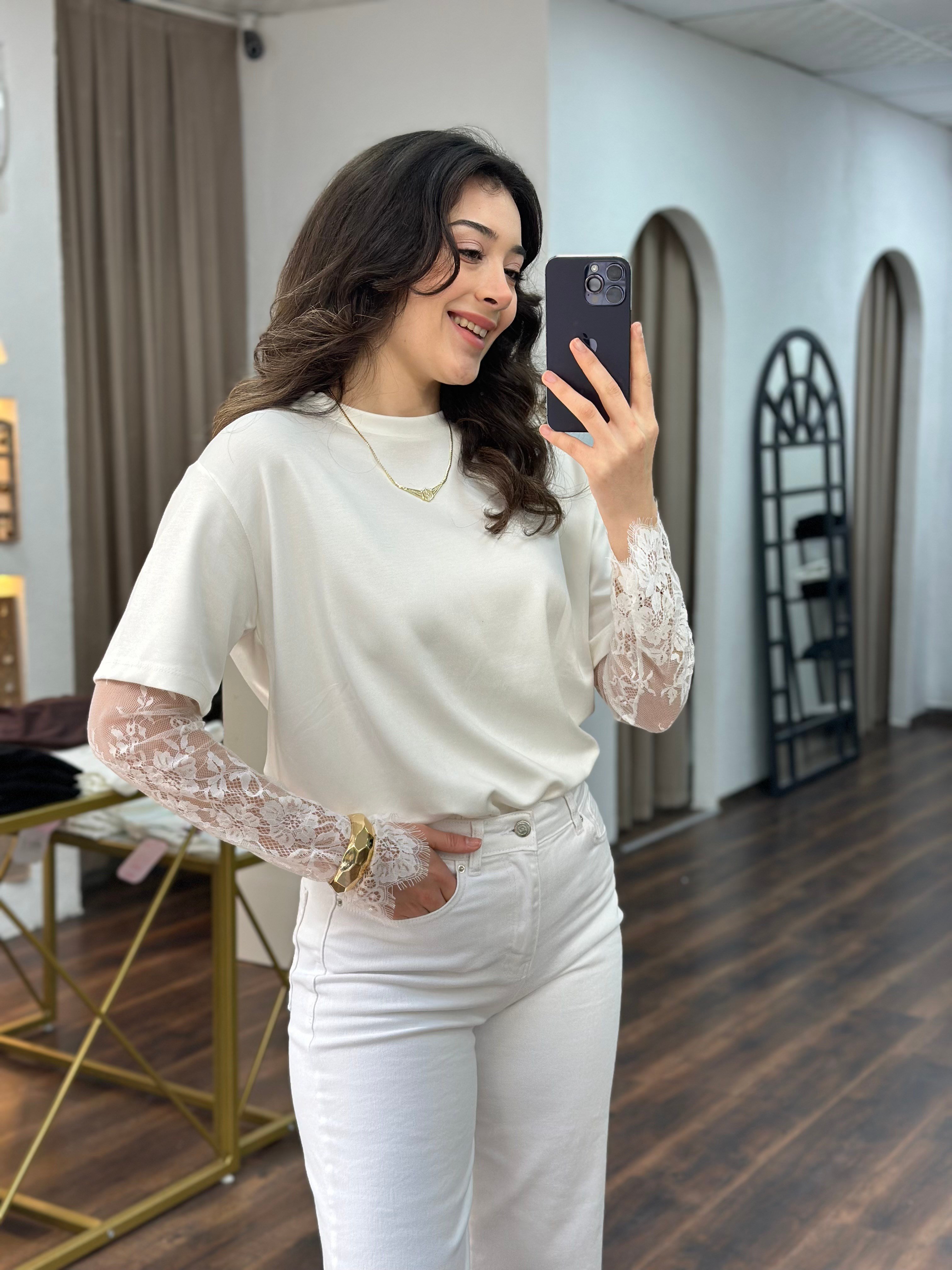 Beyaz Dantel Kollu Modal T-shirt