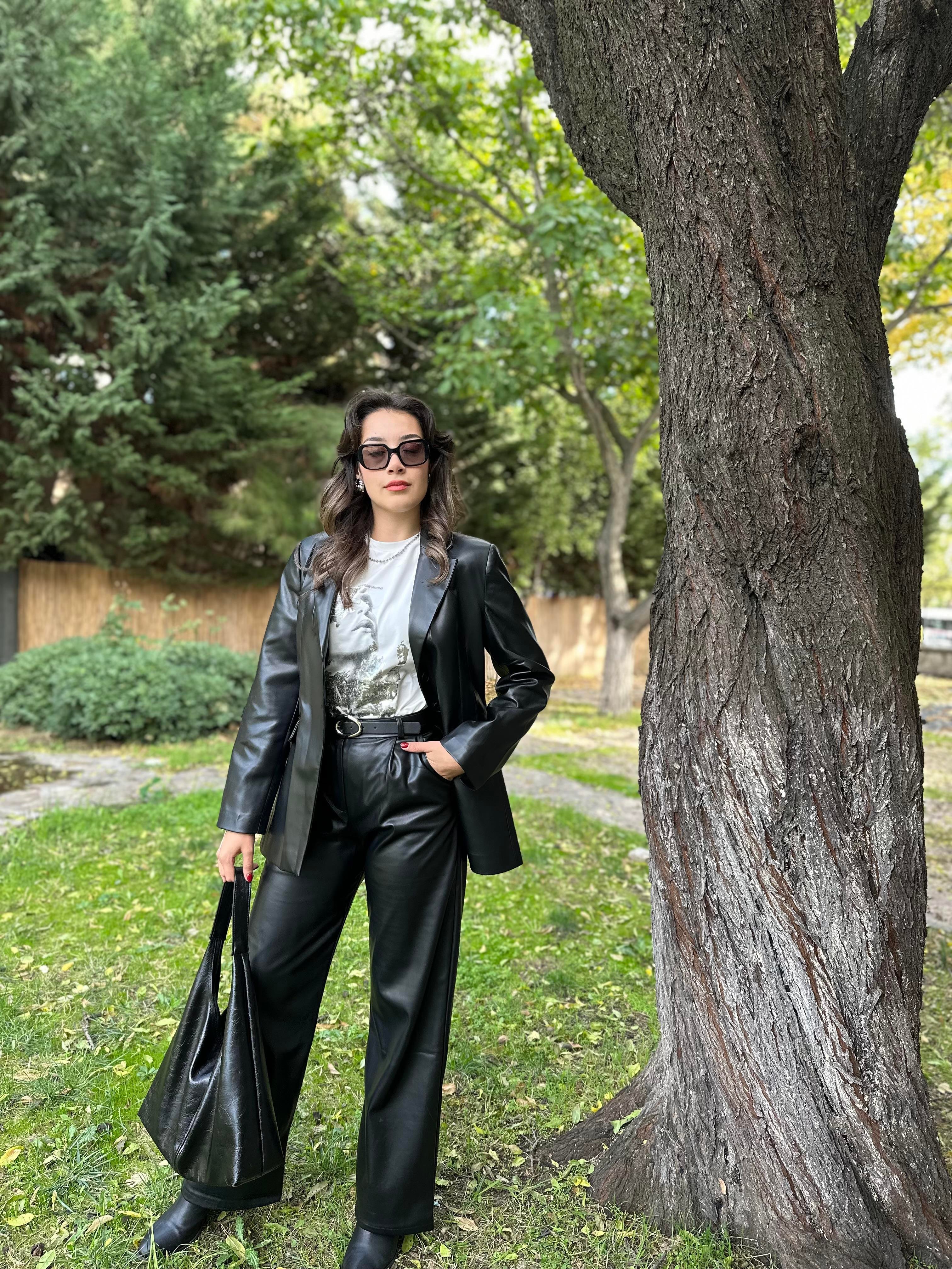 Siyah Oturtmalı Deri Blazer Ceket