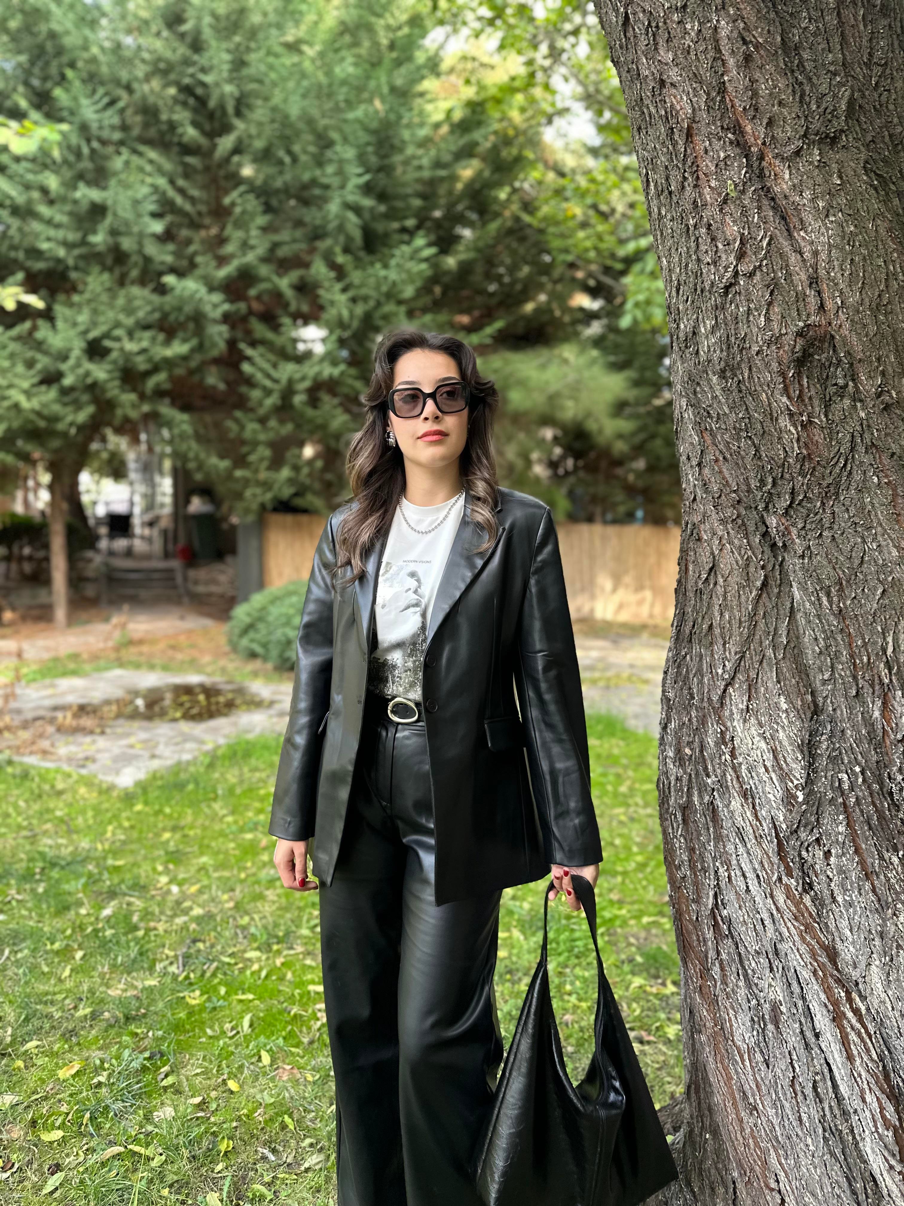 Siyah Oturtmalı Deri Blazer Ceket