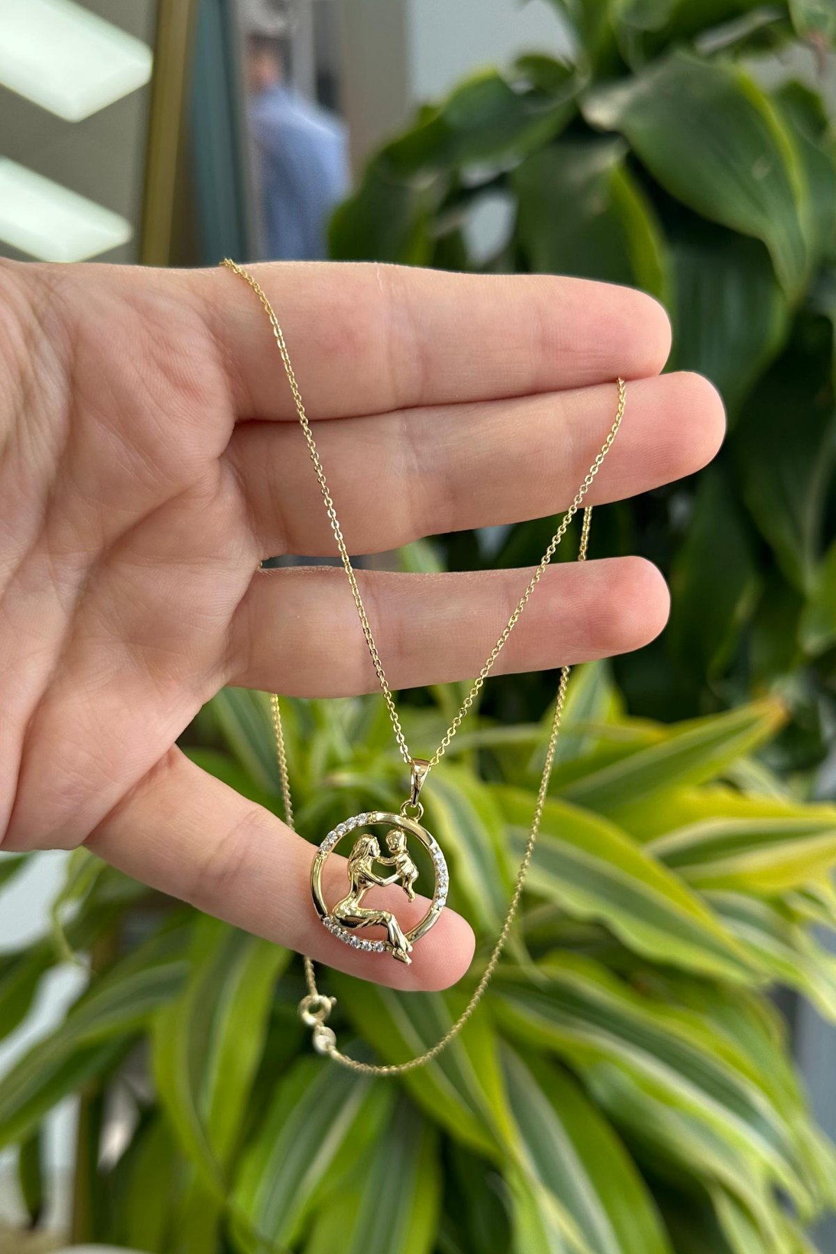 Anne Model Taşlı Gold Altın Kaplama Kolye