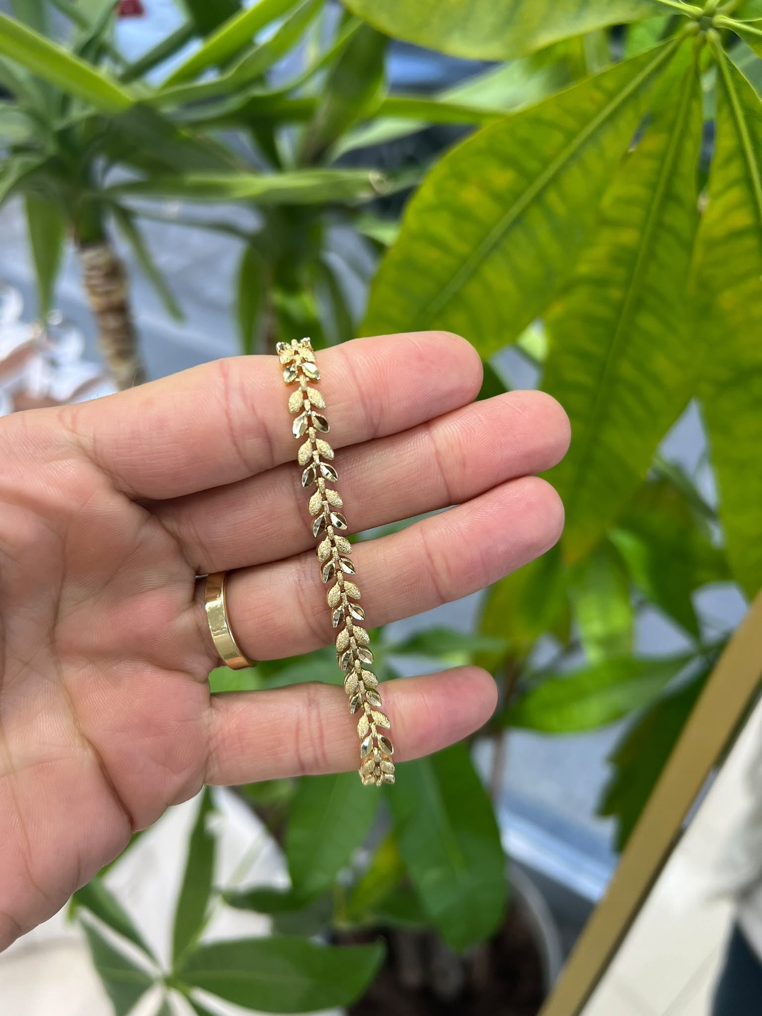 Halow Model Taşlı Gold Altın Kaplama Bileklik