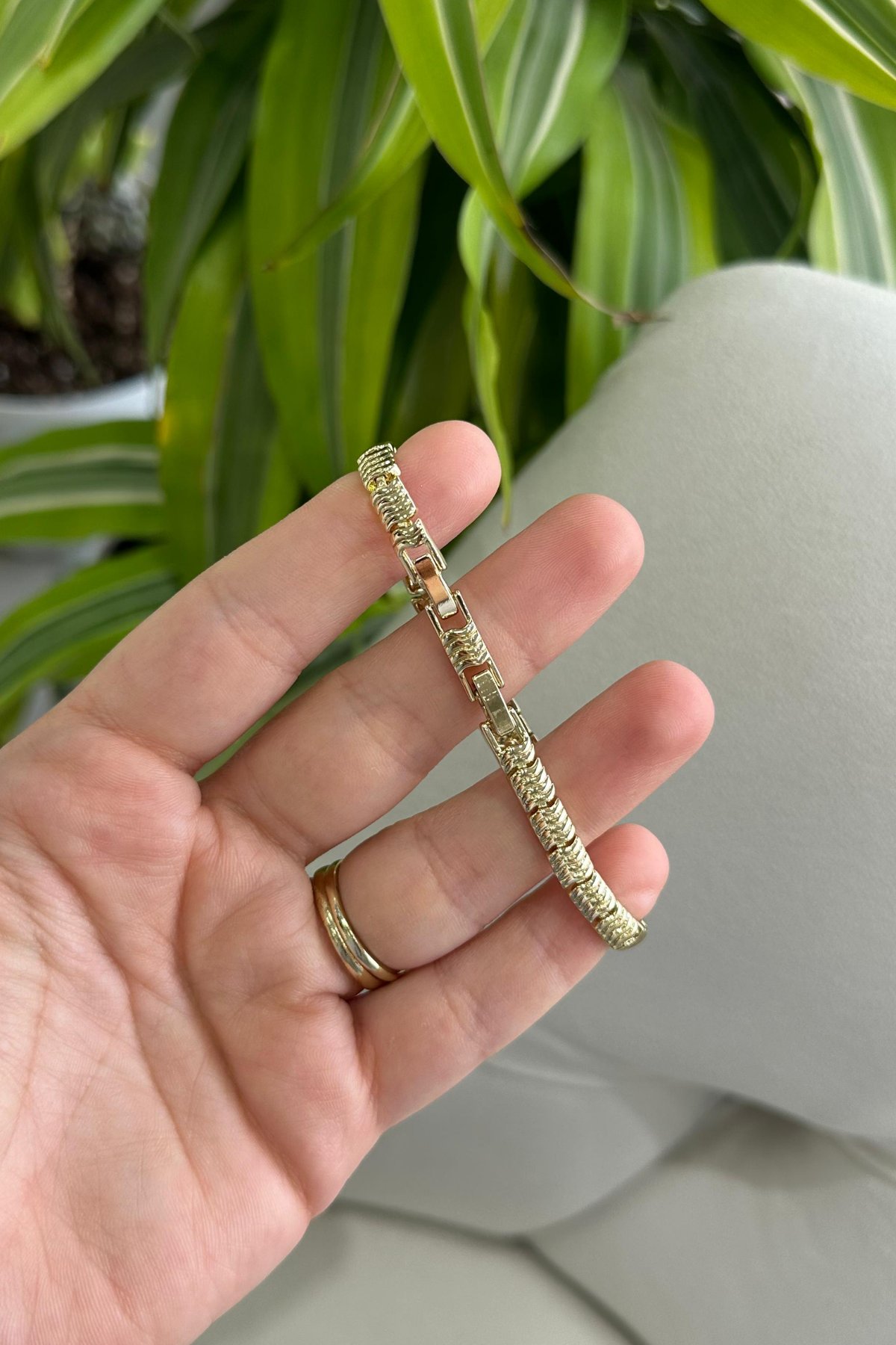 Işıl Taşlı Model Gold Altın Kaplama Bileklik