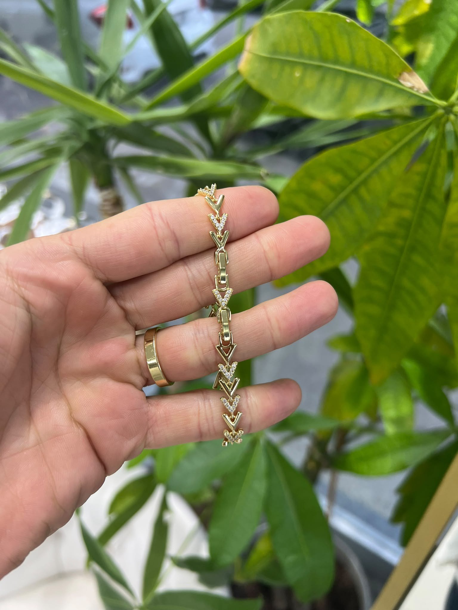 Taş Detay Çapraz Model Gold Altın Kaplama Bileklik