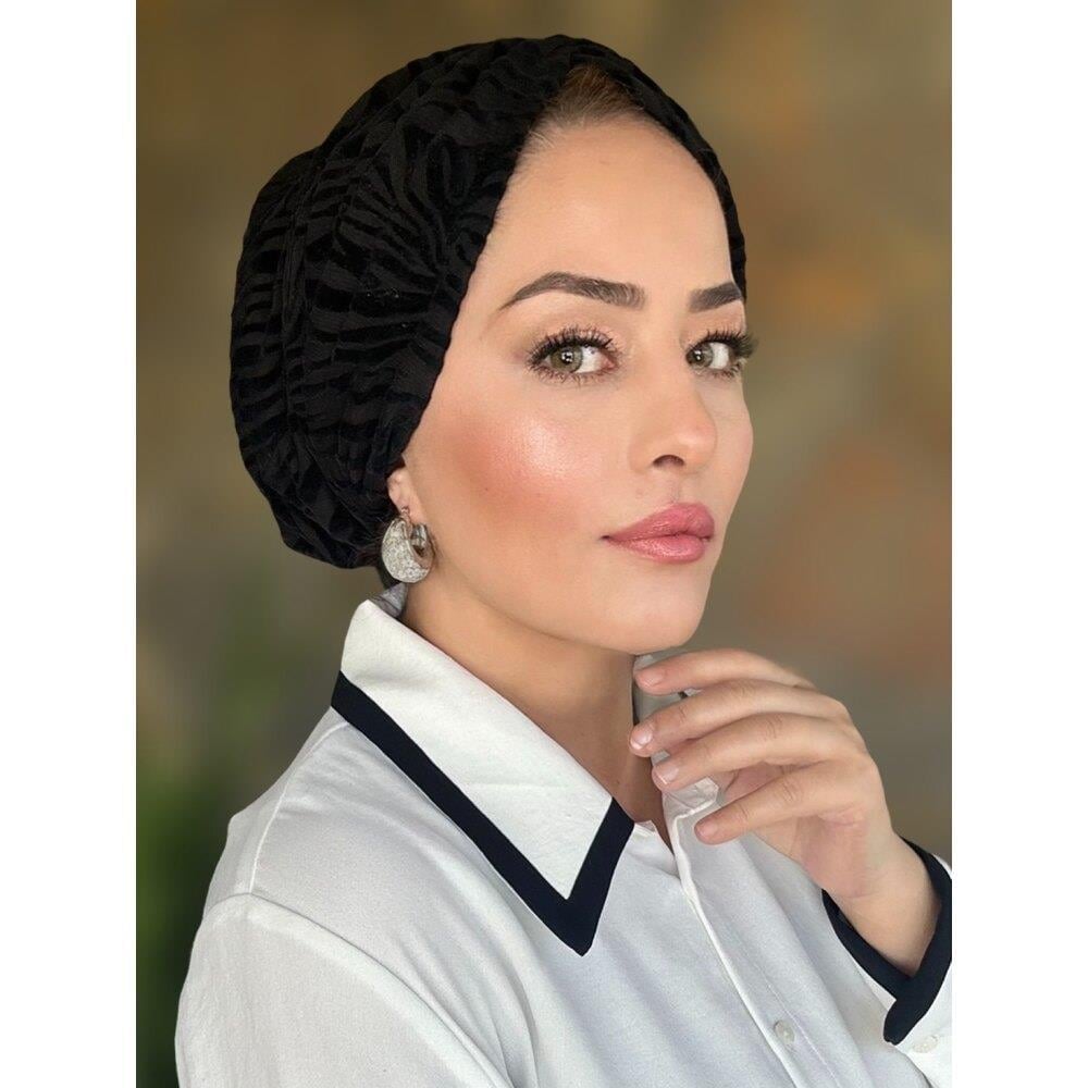 Dolgusuz siyah kadife baskılı bone