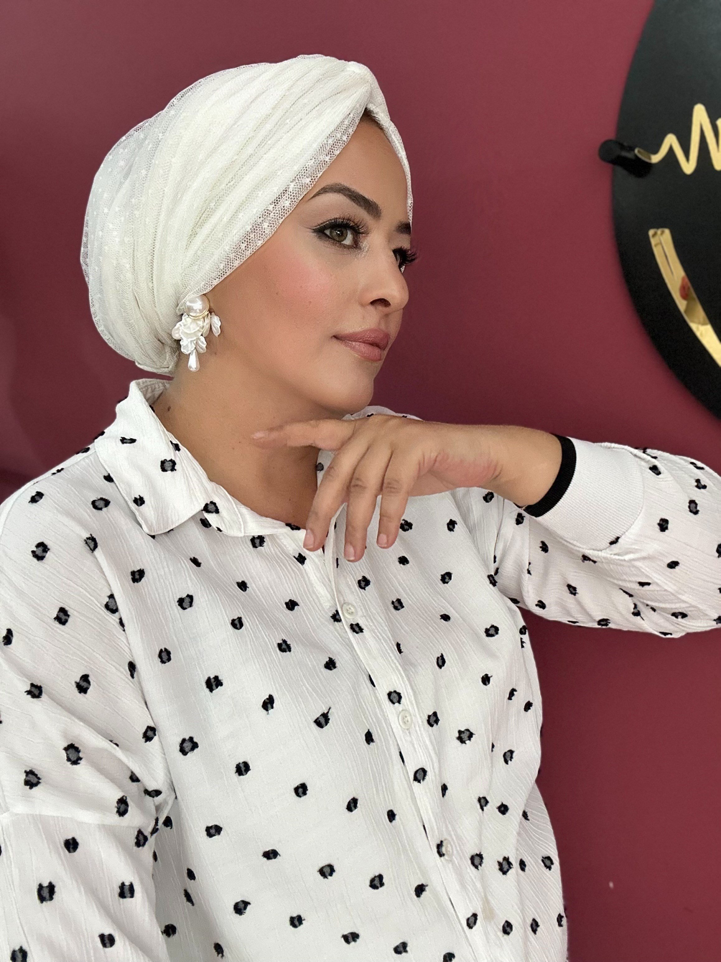 Ekru puantiyeli tüllü düğüm dolgusuz bone