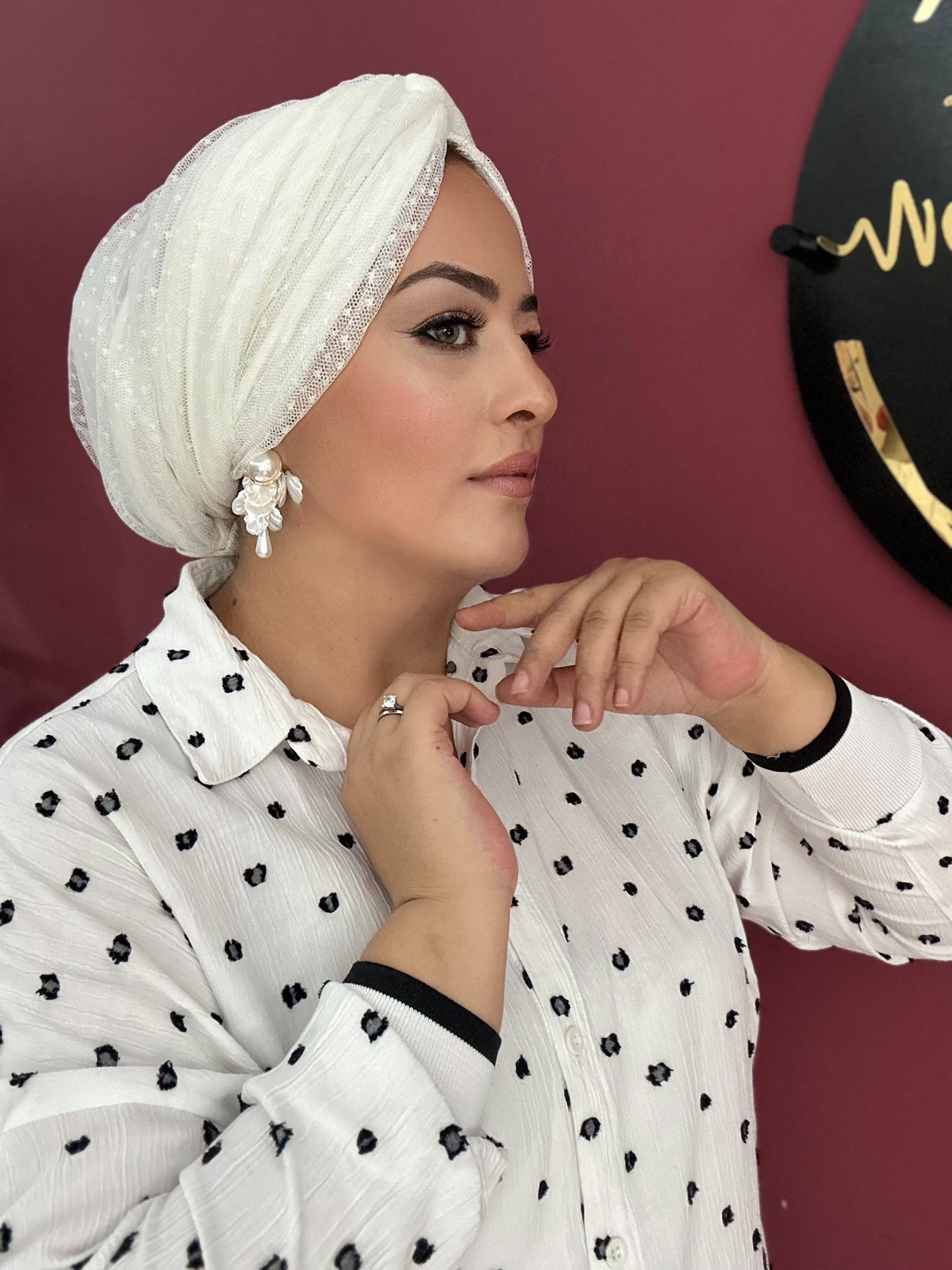 Ekru puantiyeli tüllü düğüm dolgusuz bone