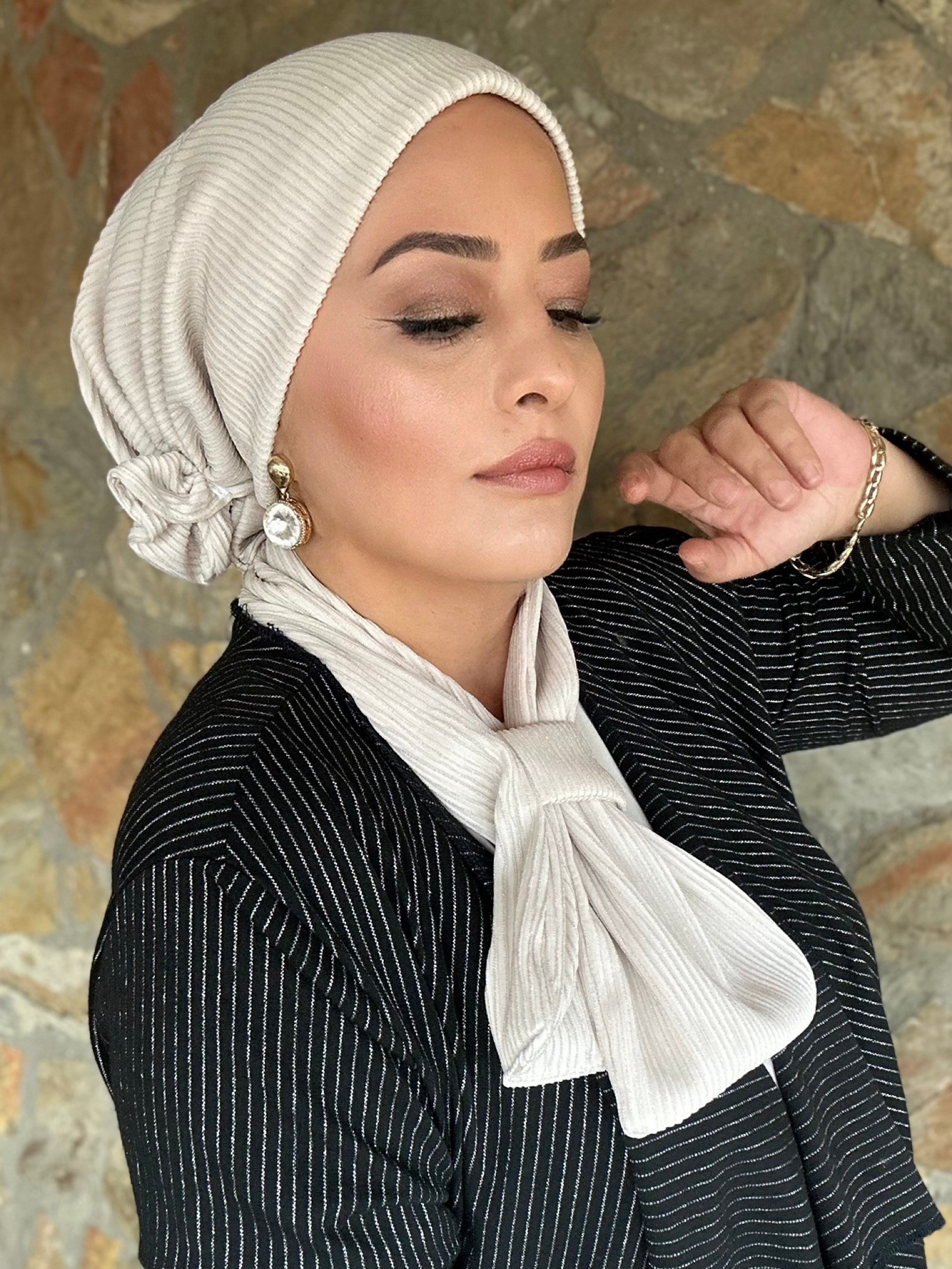 KREM SİMLİ DOLGUSUZ PRATİK BONE VE ŞAL TAKIM