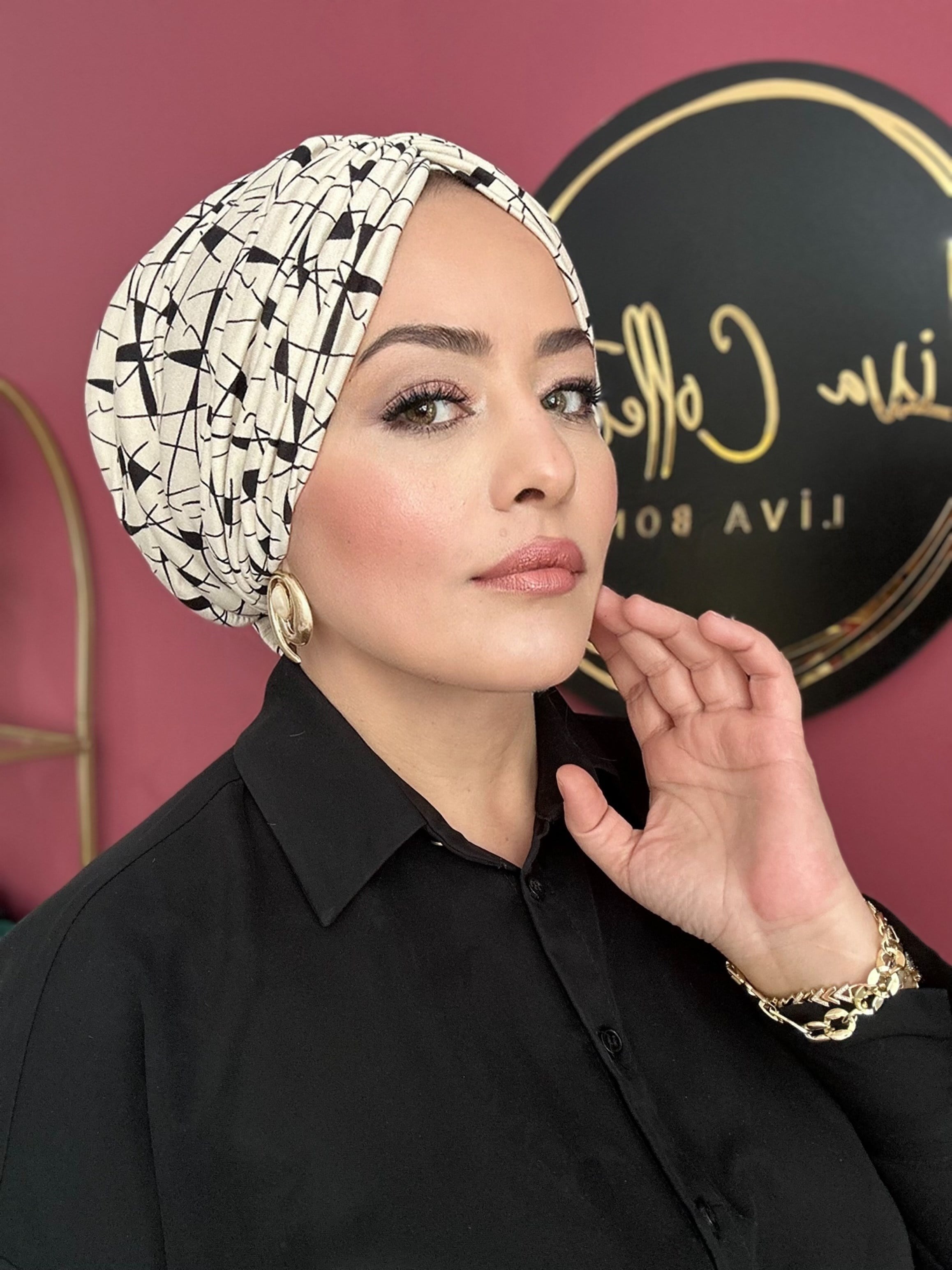 SİYAH KREM GRAFİK DESEN  DRAPE MODEL DOLGULU BONE