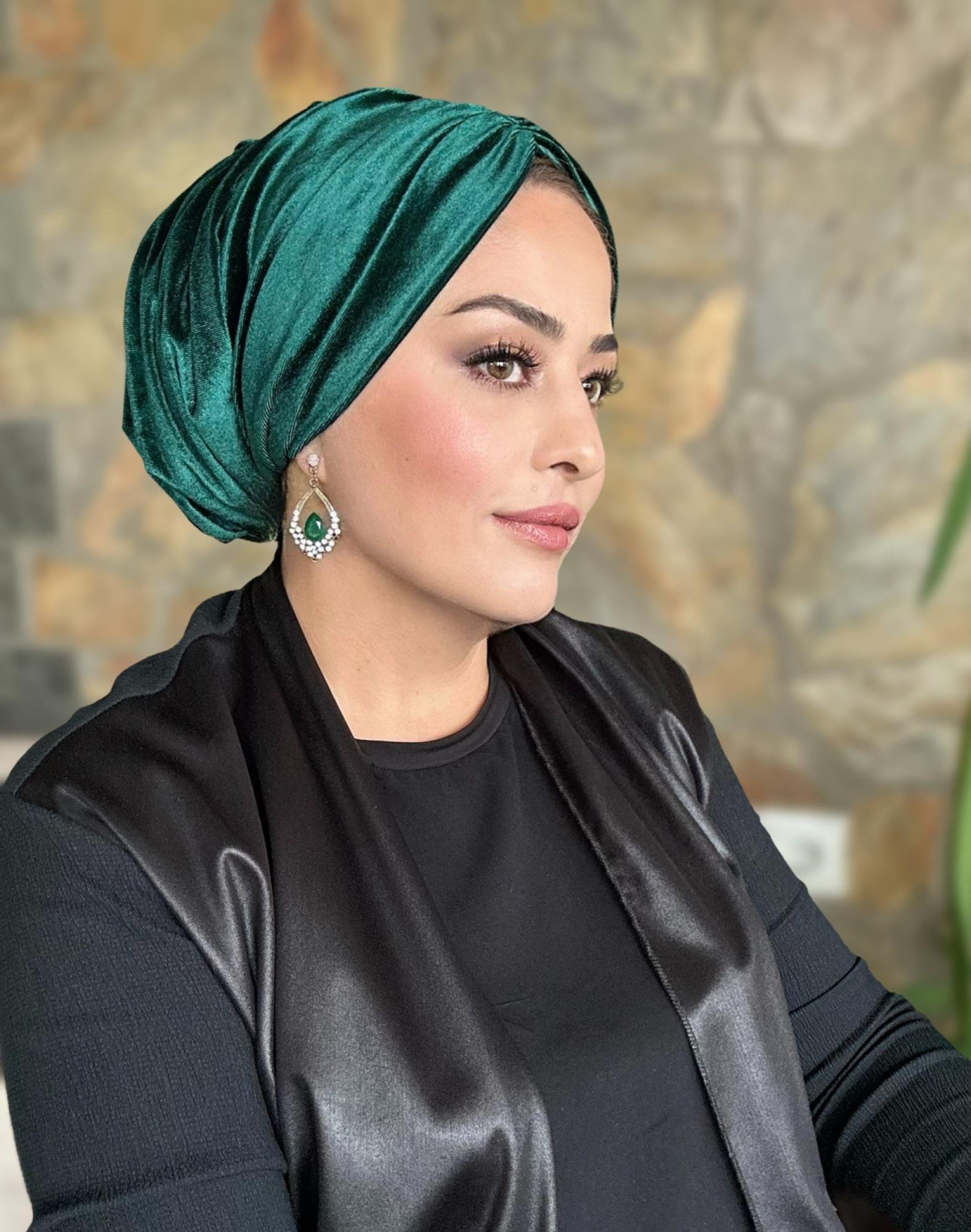 ZÜMRÜT YEŞİL KADİFE DOLGUSUZ BONE