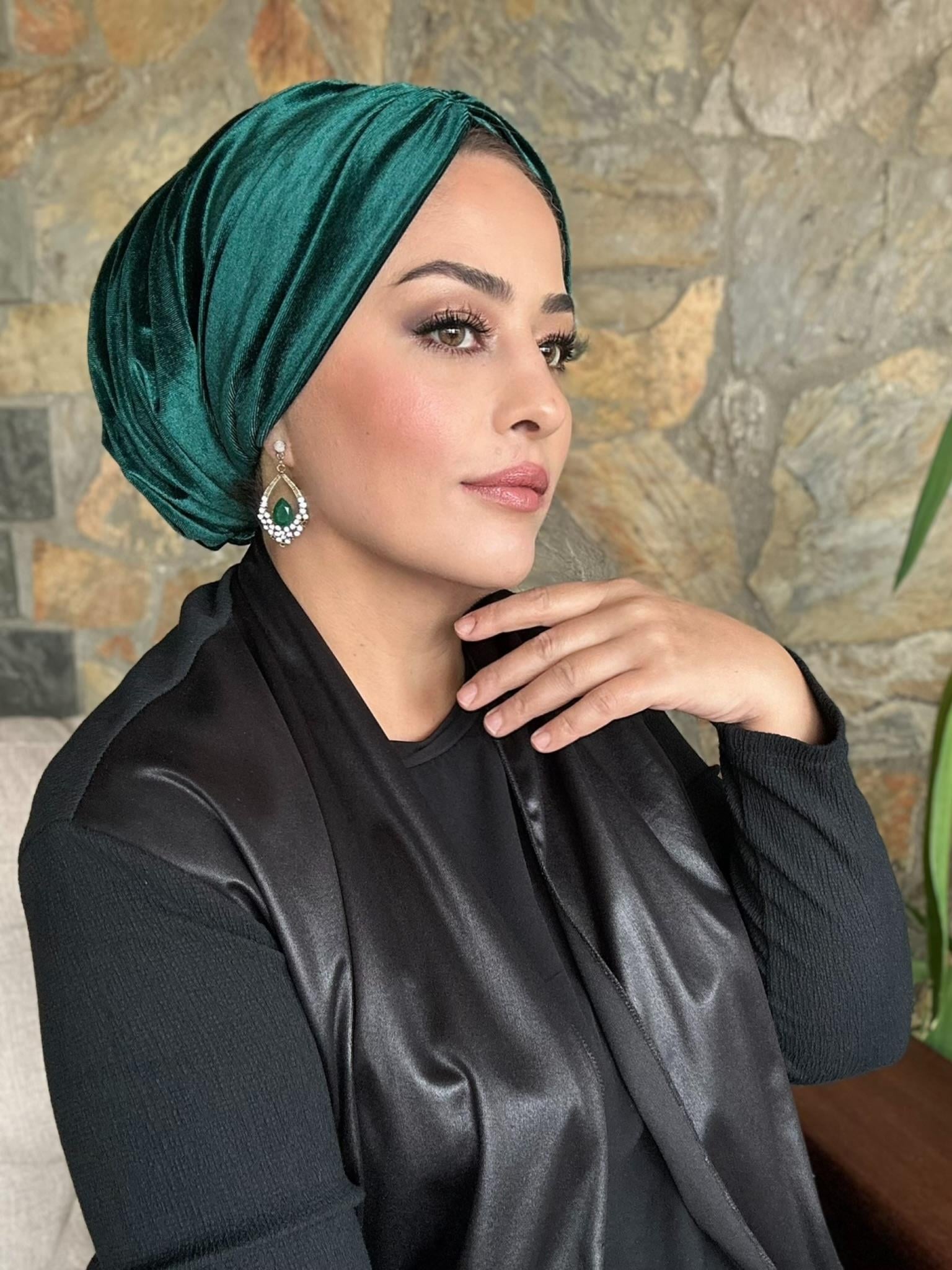 ZÜMRÜT YEŞİL KADİFE DOLGUSUZ BONE