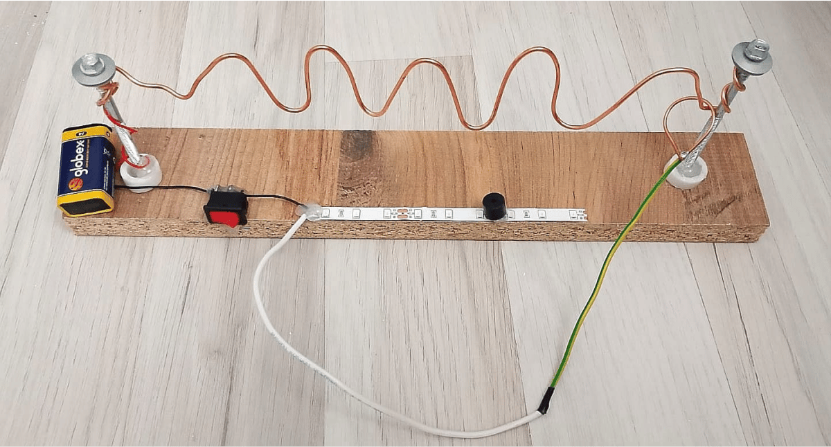 orktektsrm20Yüzük oyunu seti sesli ve ışıklı ikaz verir 38x7cm boyut pil dahilTeknoloji Tasarım ÜrünleriOkularenkkat