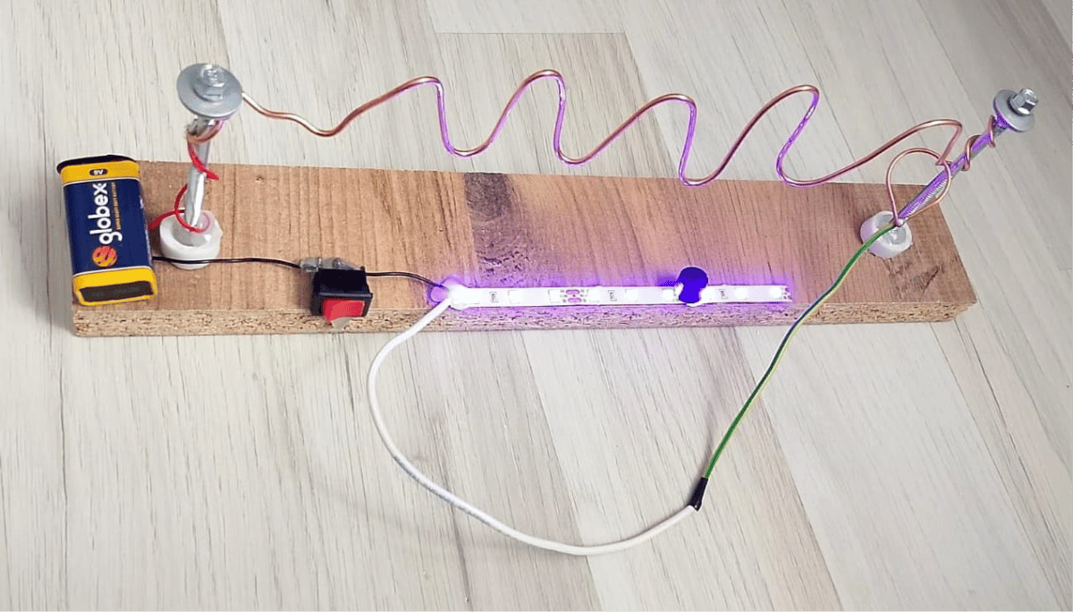 orktektsrm20Yüzük oyunu seti sesli ve ışıklı ikaz verir 38x7cm boyut pil dahilTeknoloji Tasarım ÜrünleriOkularenkkat