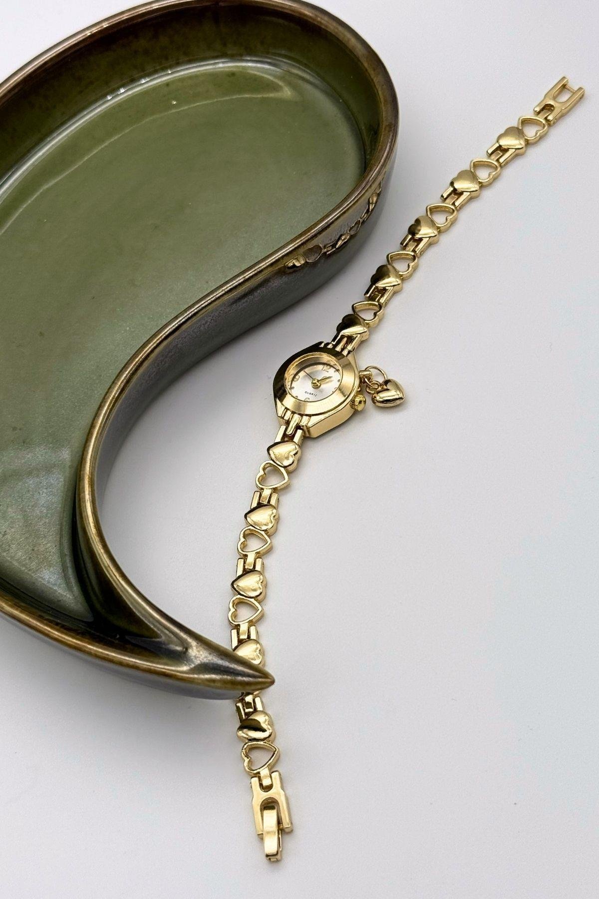 Golden Charm Saat